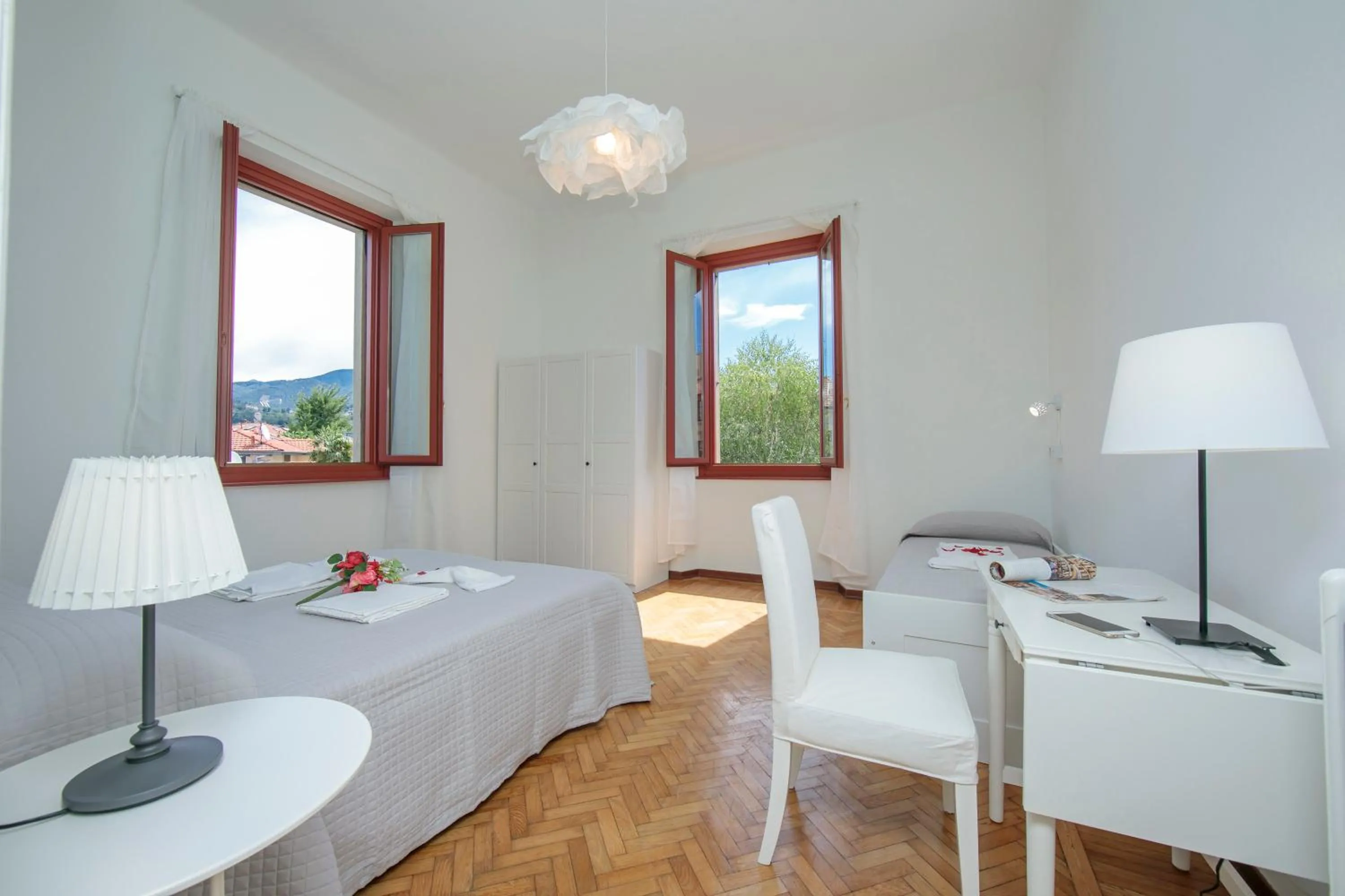 Bedroom, Bed in Residenza Oleandro Lake View Luino Center - Happy Rentals