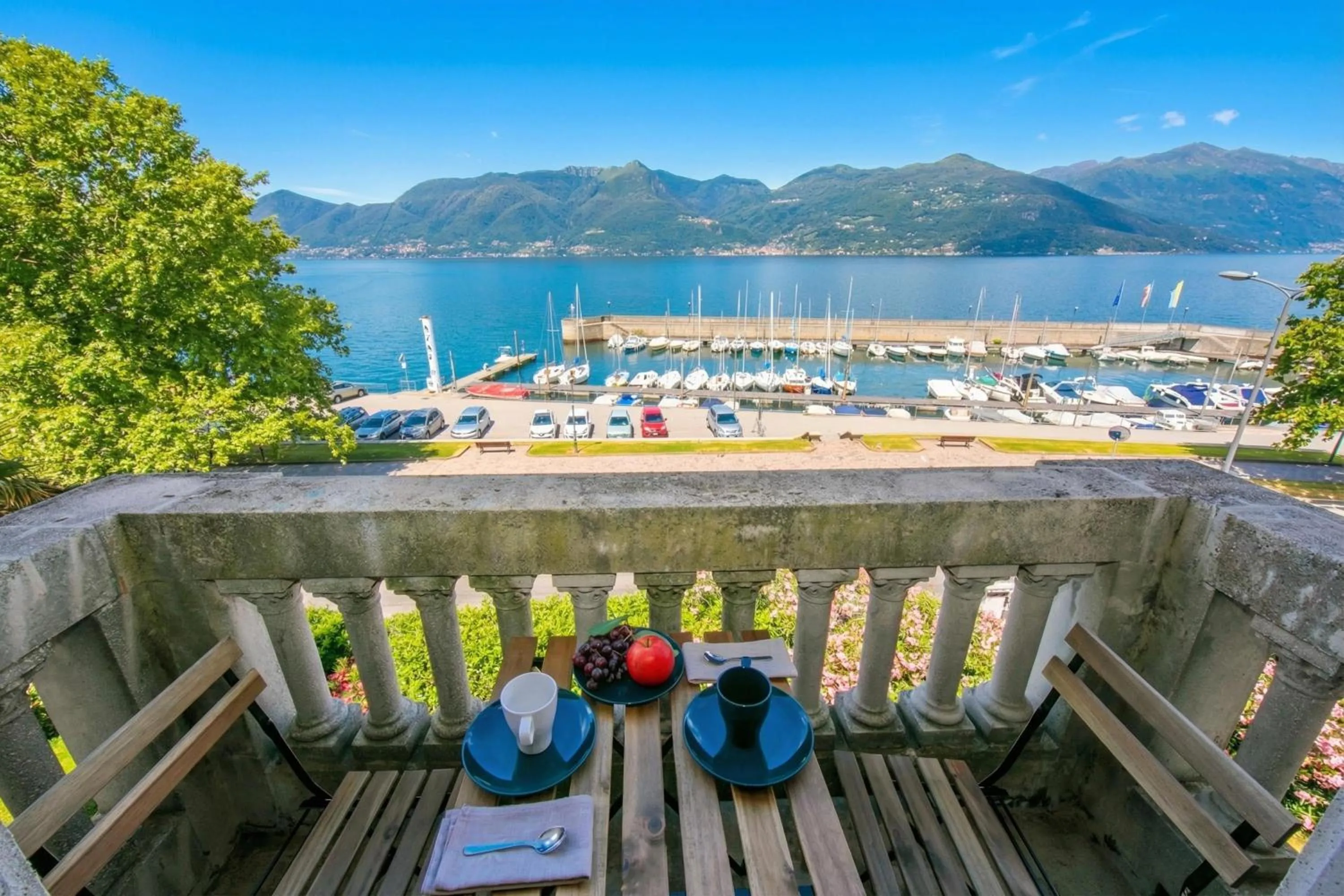 Balcony/Terrace in Residenza Oleandro Lake View Luino Center - Happy Rentals