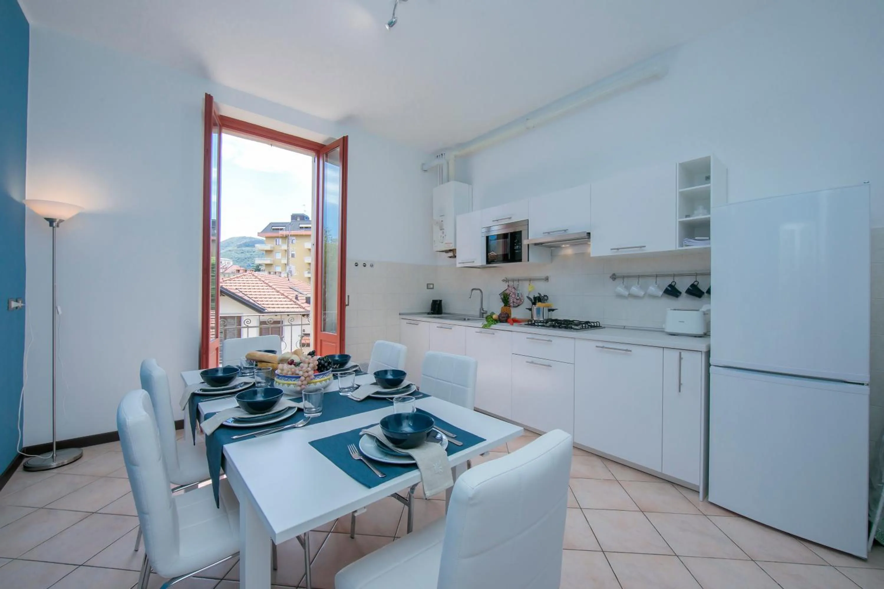 Kitchen or kitchenette in Residenza Oleandro Lake View Luino Center - Happy Rentals