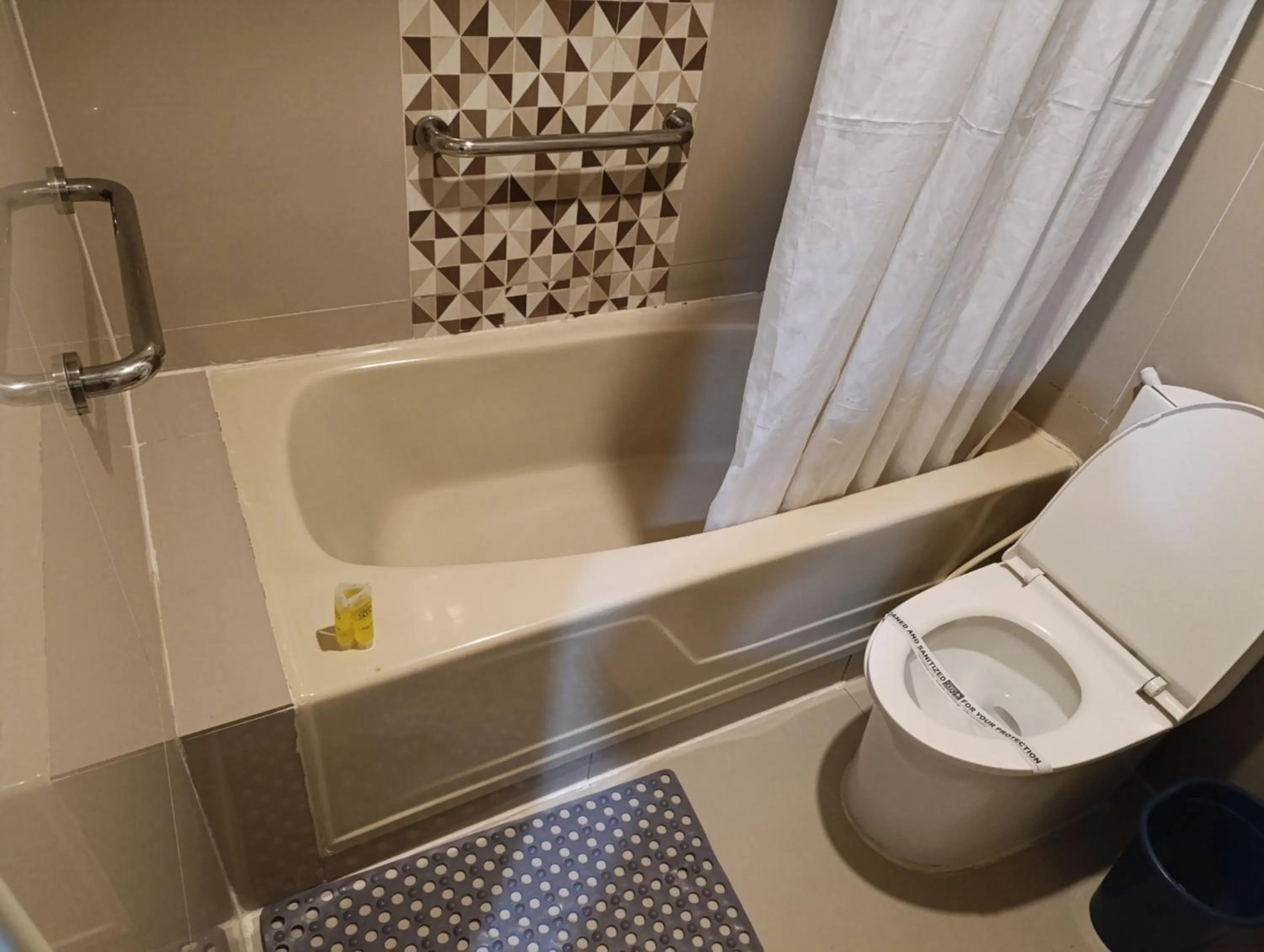 Bath in Hotel Sogo Malate