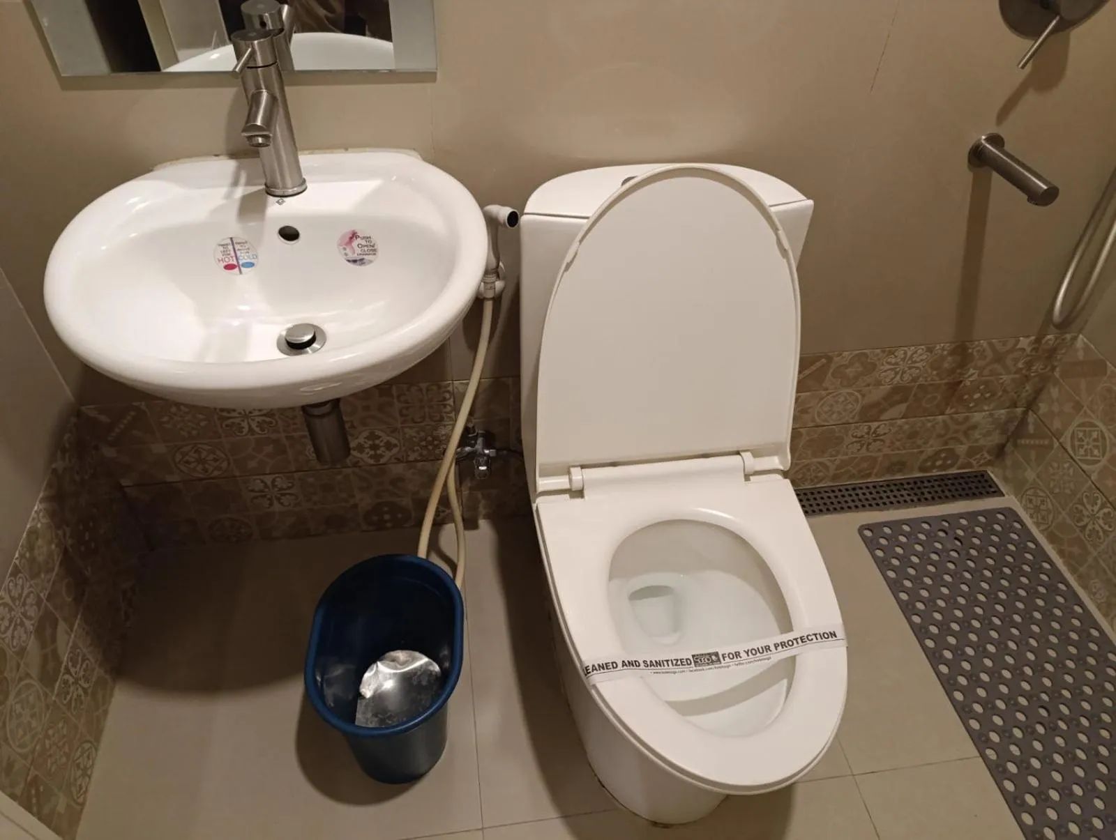 Toilet in Hotel Sogo Malate