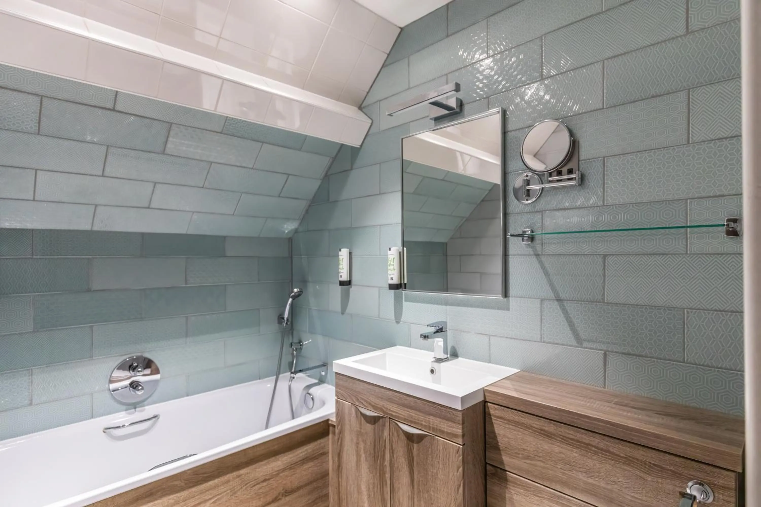 Bath in The Lodge At Meyrick Park