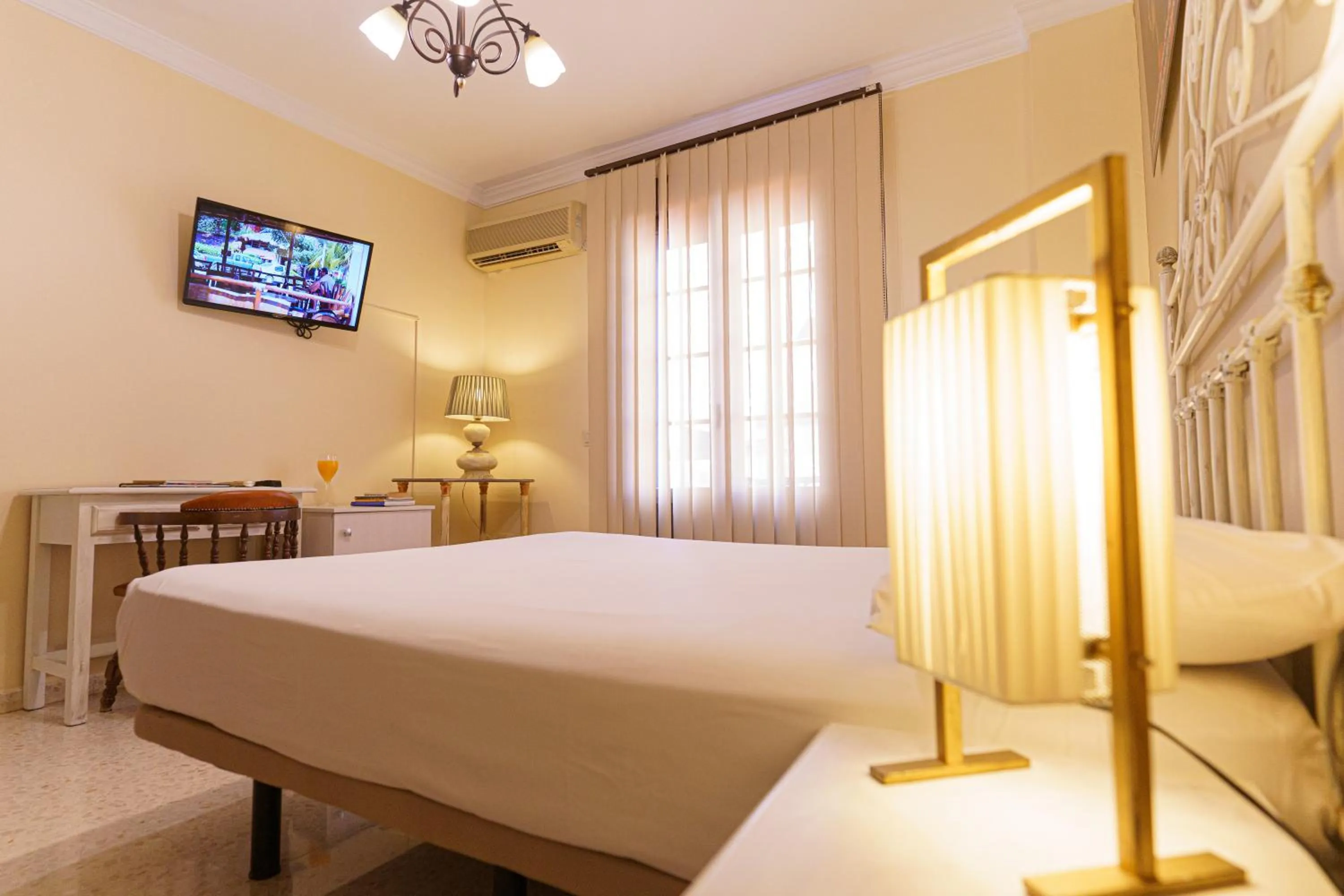 Photo of the whole room, Bed in Hotel Colón