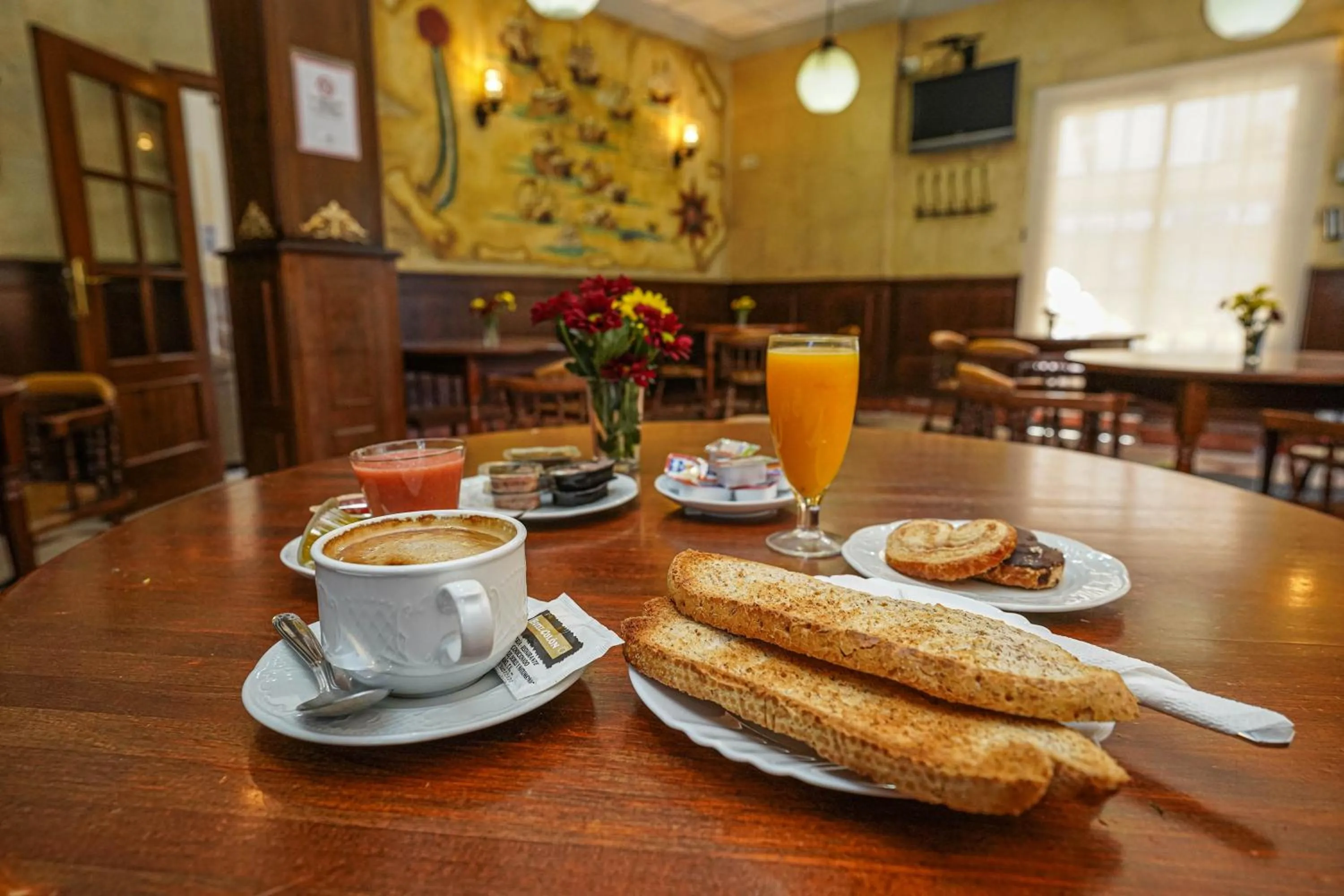 Food and drinks in Hotel Colón