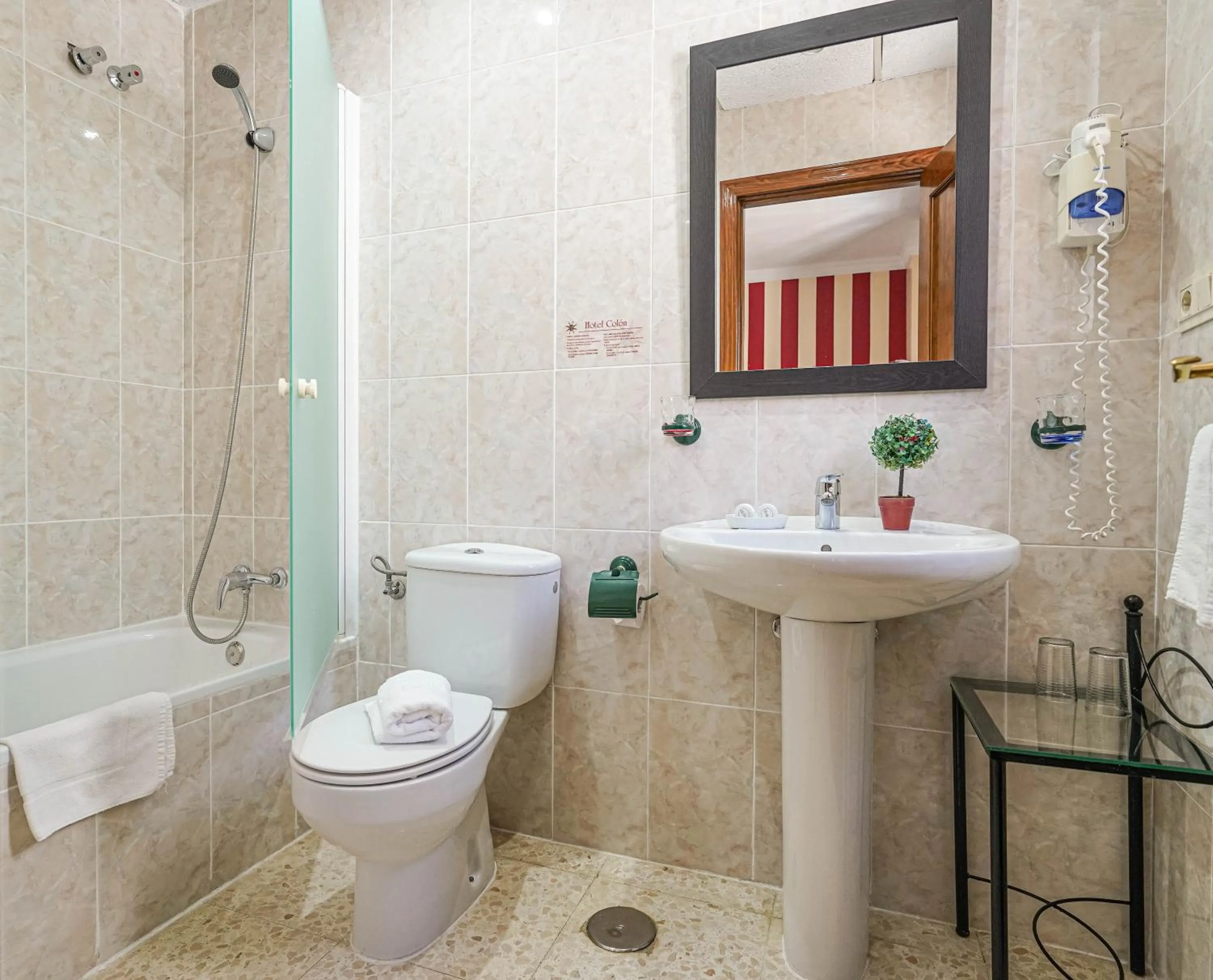 Bathroom in Hotel Colón