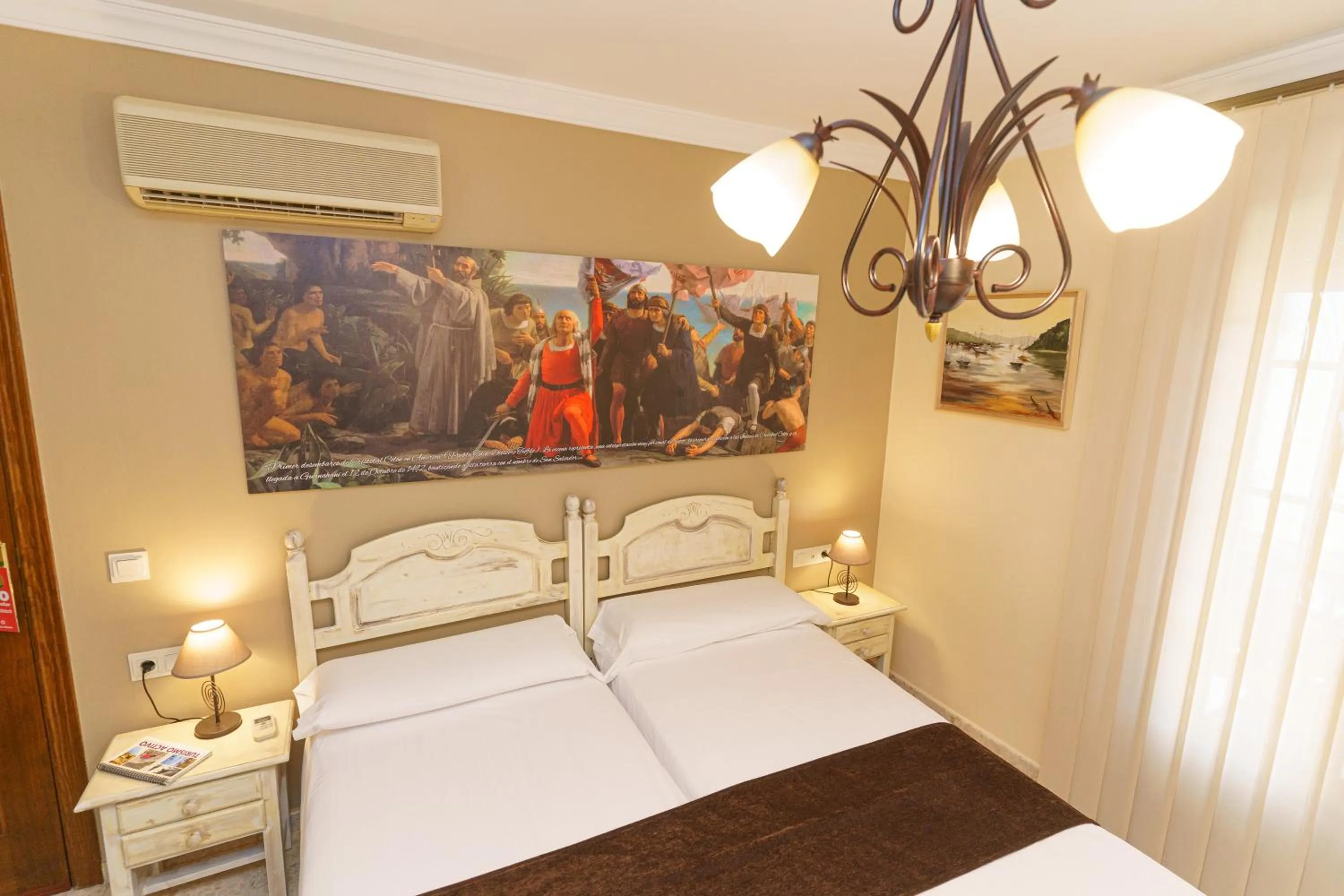 Photo of the whole room, Bed in Hotel Colón