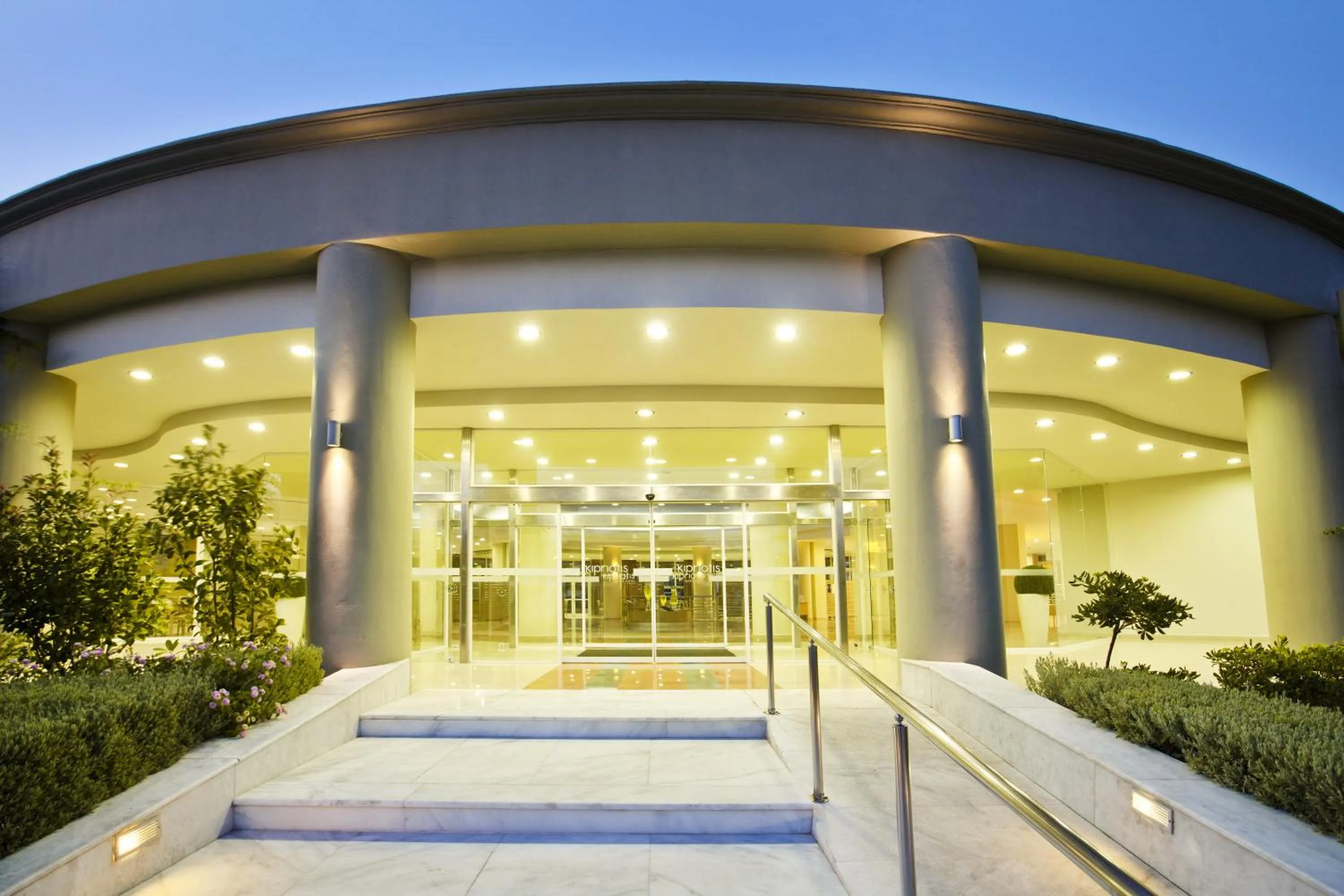 Facade/entrance in Kipriotis Maris Suites