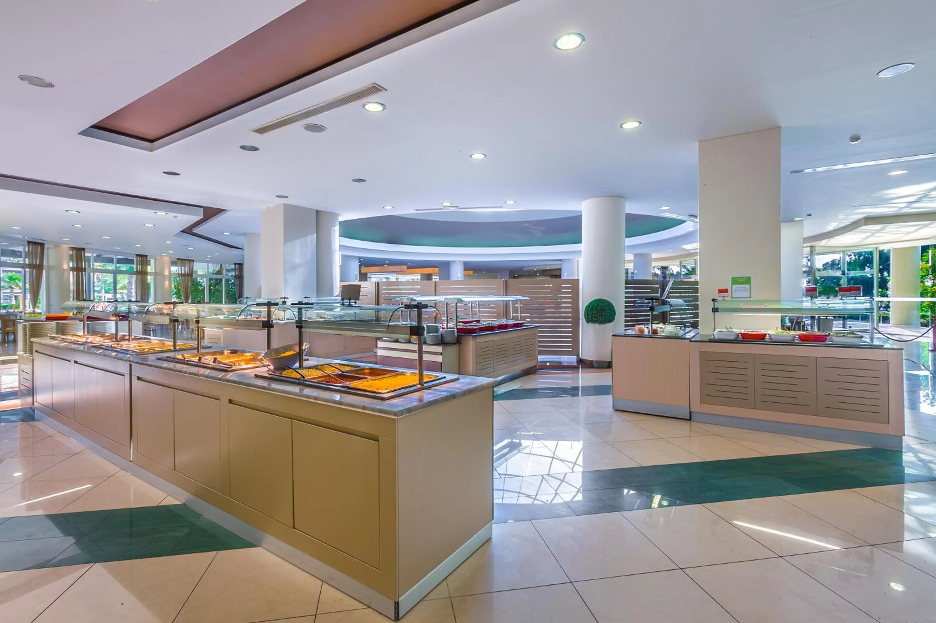 Restaurant/places to eat in Kipriotis Maris Suites