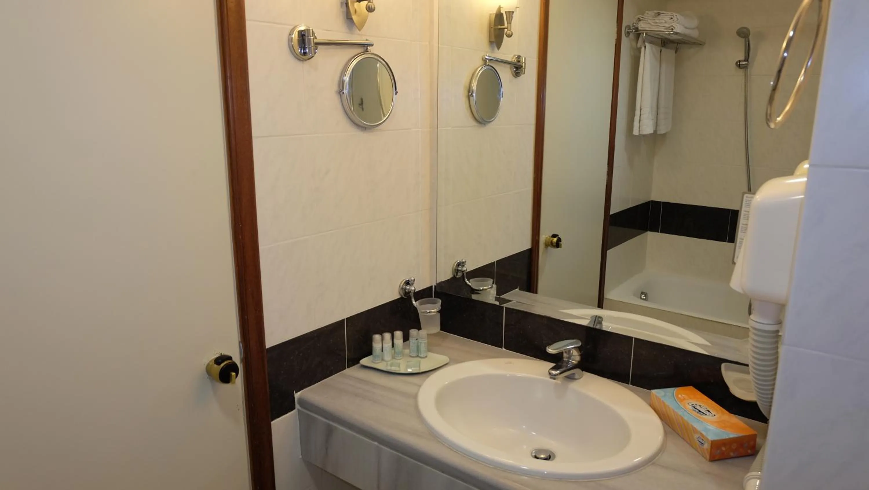 Bathroom in Kipriotis Maris Suites