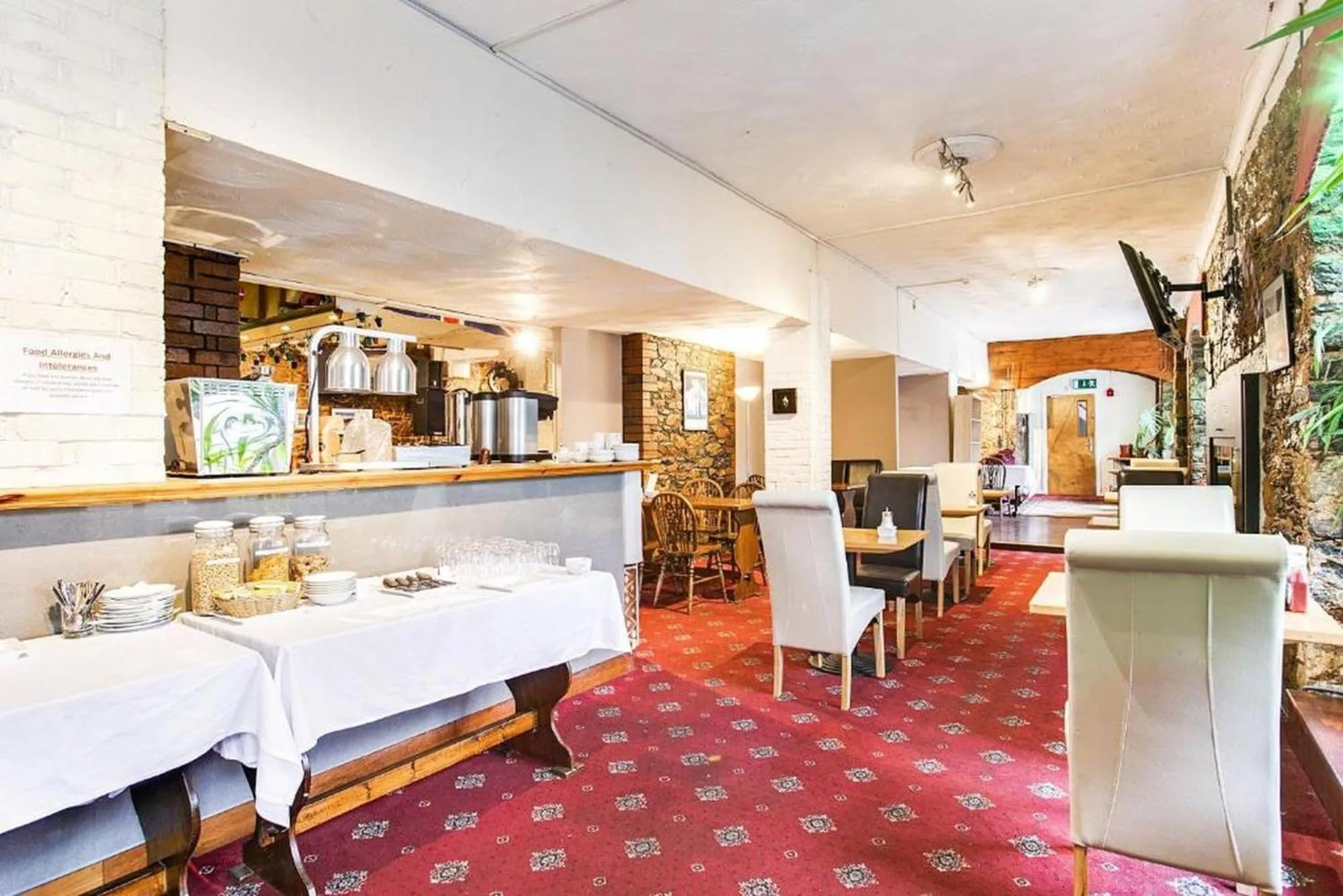 Restaurant/places to eat in Yardley Manor Hotel