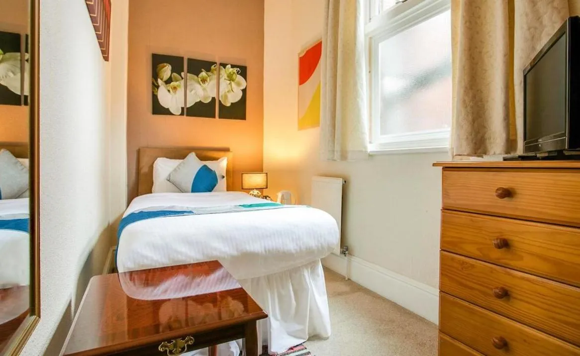 Single Room - single occupancy in Yardley Manor Hotel