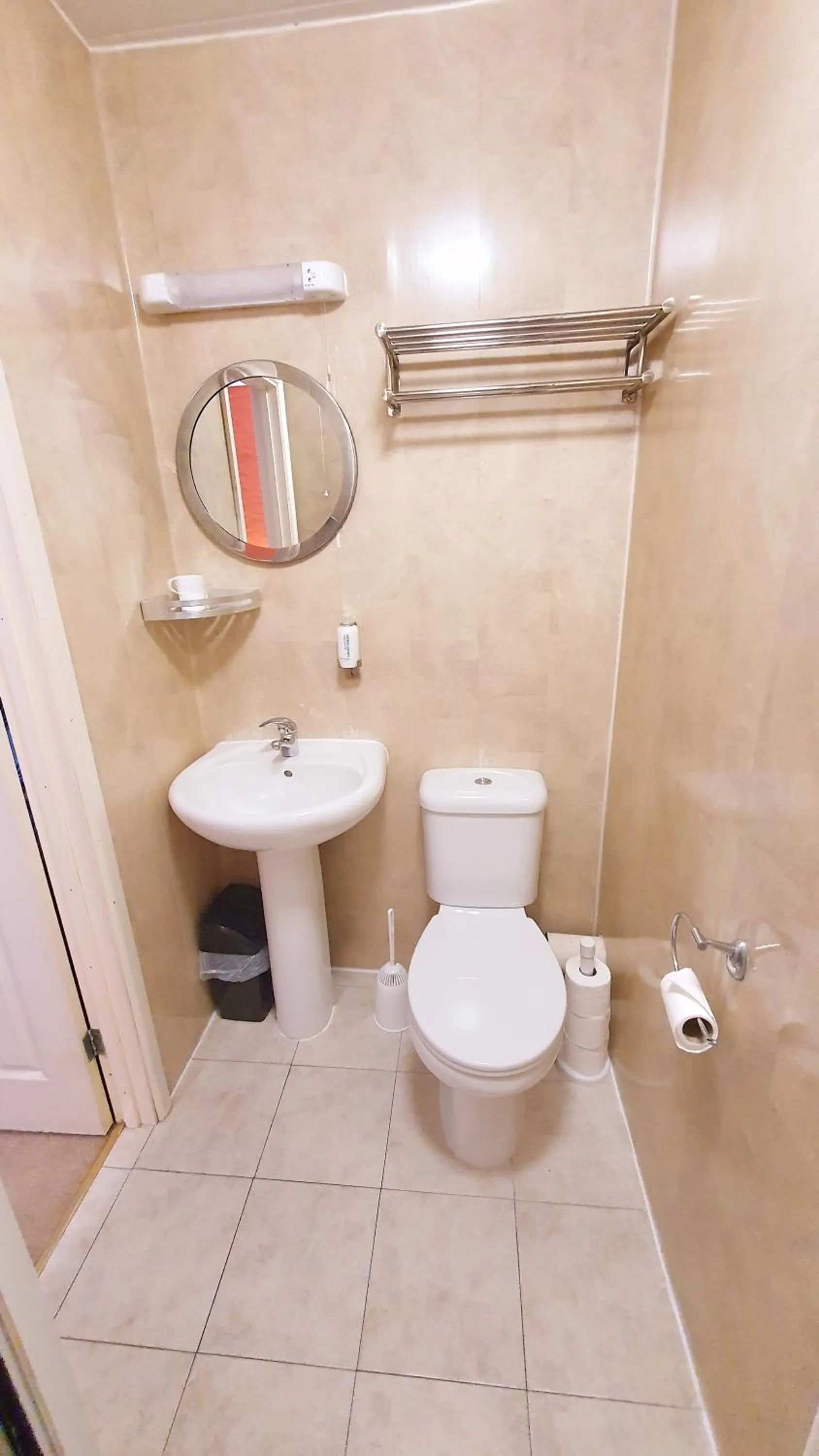 Shower in Yardley Manor Hotel