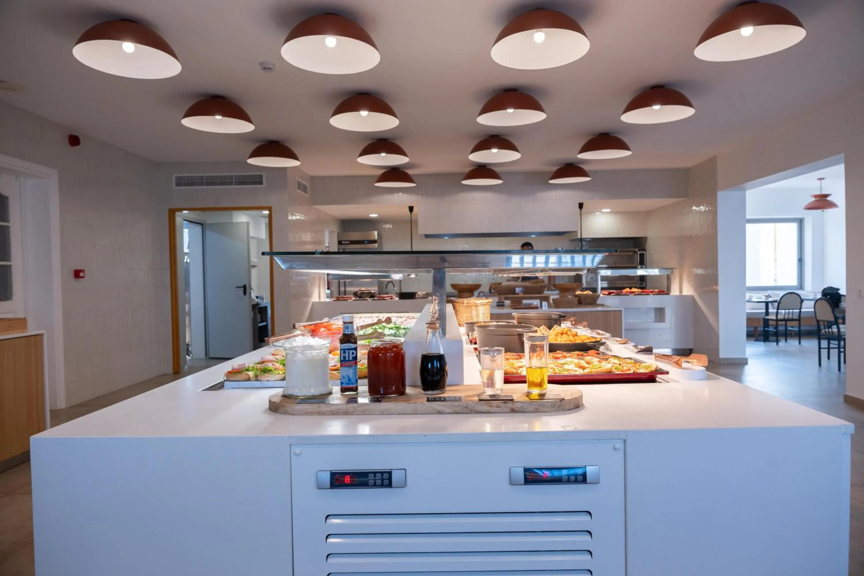 Restaurant/places to eat in Orion Hotel