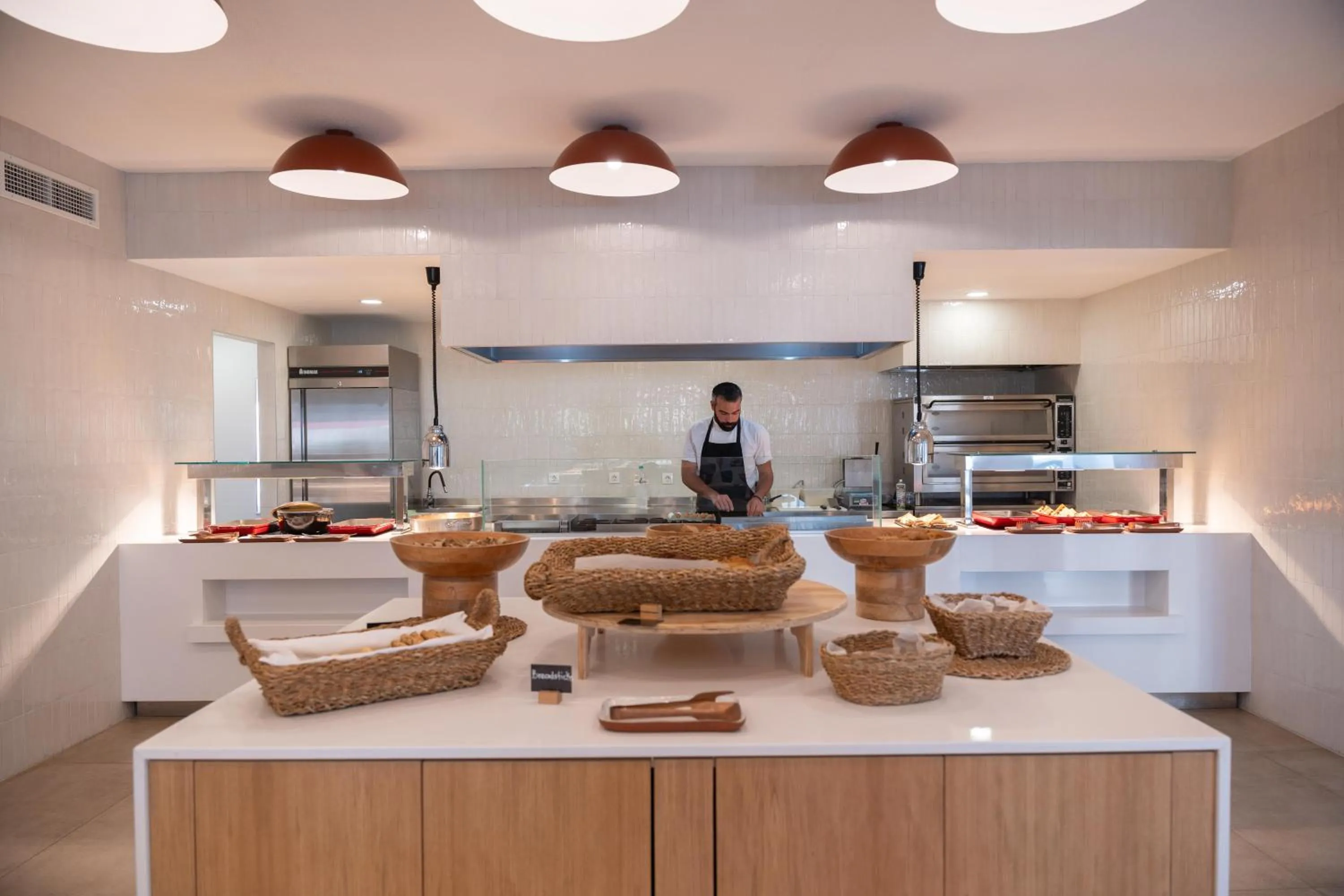 Restaurant/places to eat in Orion Hotel