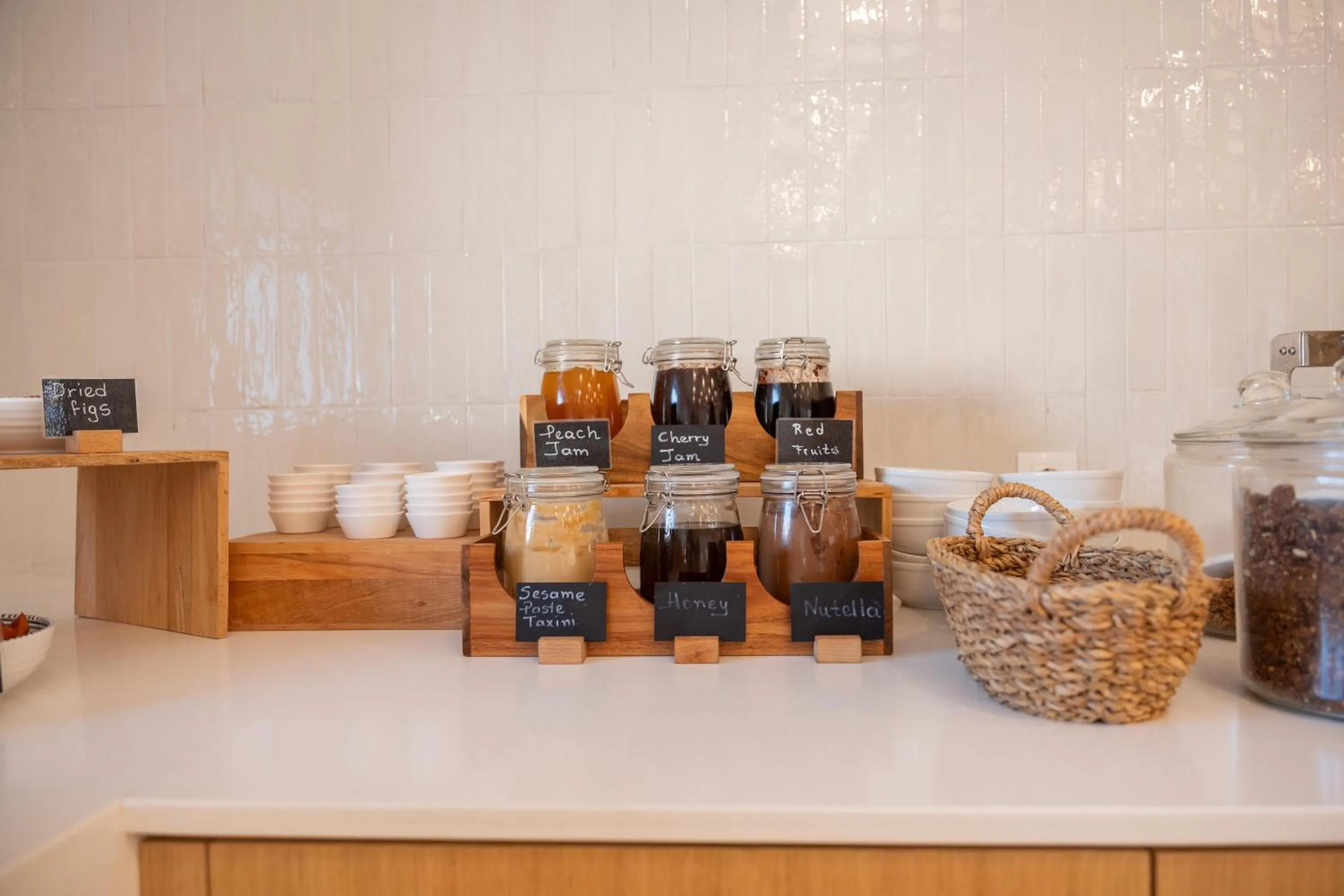 Restaurant/places to eat in Orion Hotel