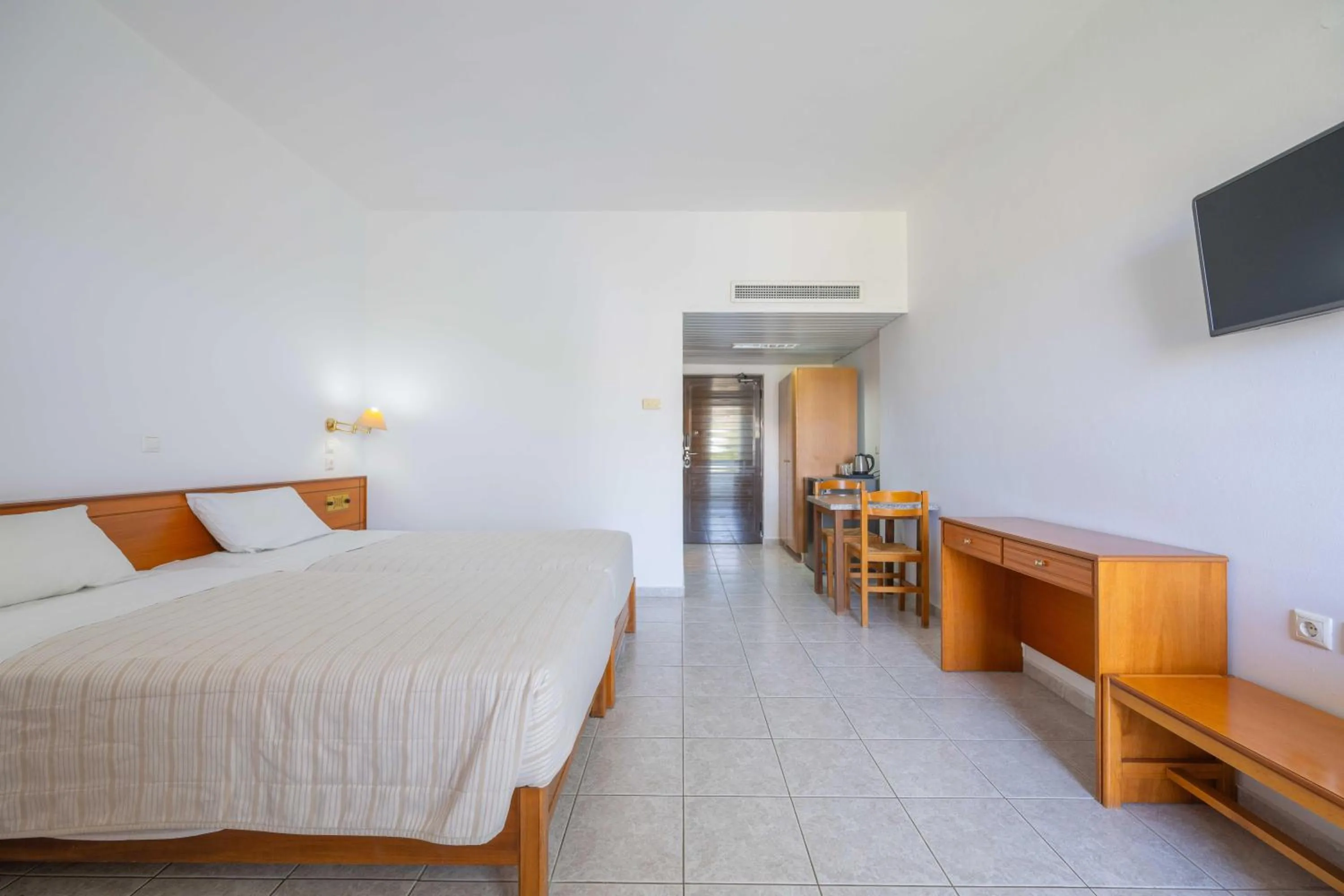 Photo of the whole room, Bed in Orion Hotel