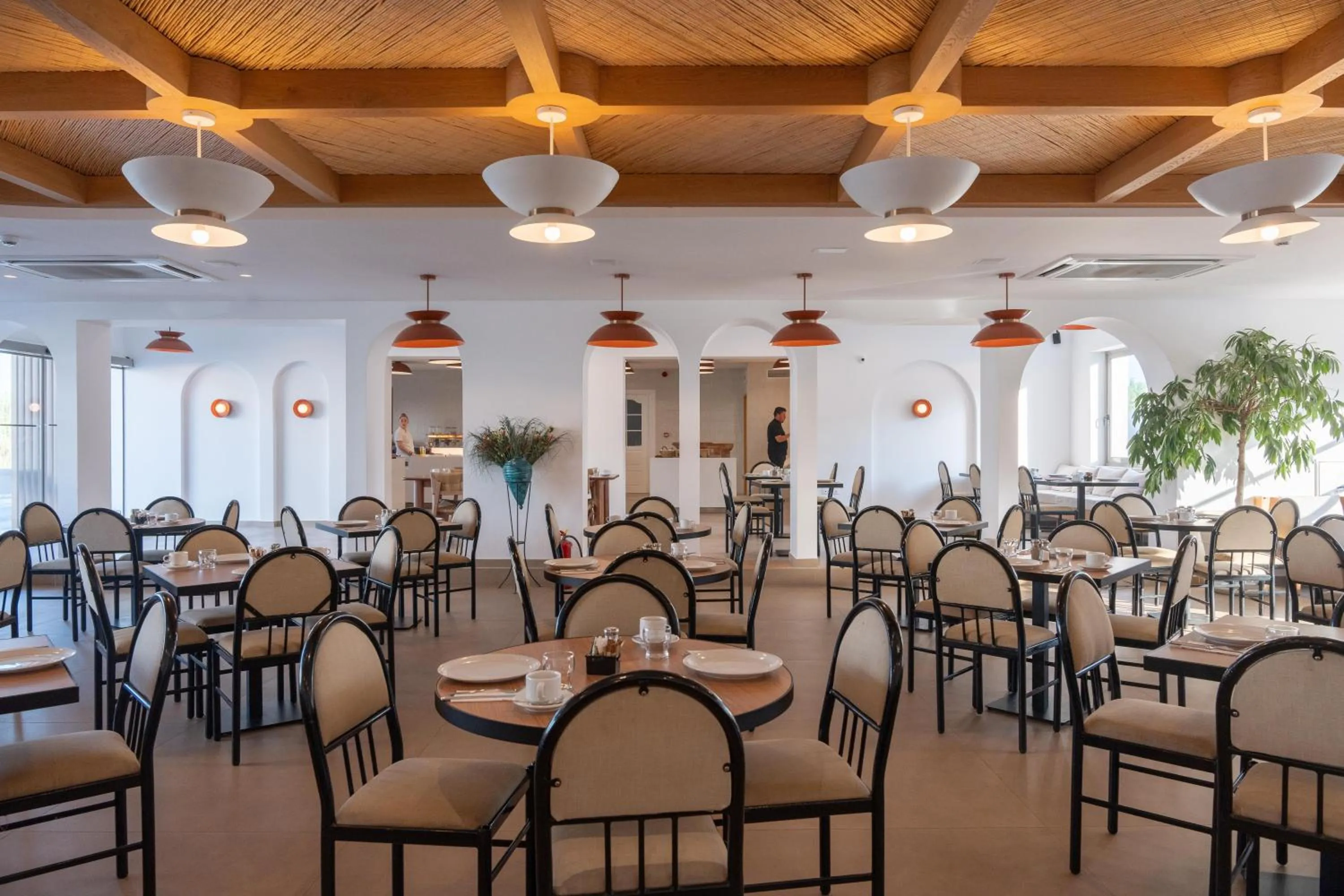 Restaurant/places to eat in Orion Hotel