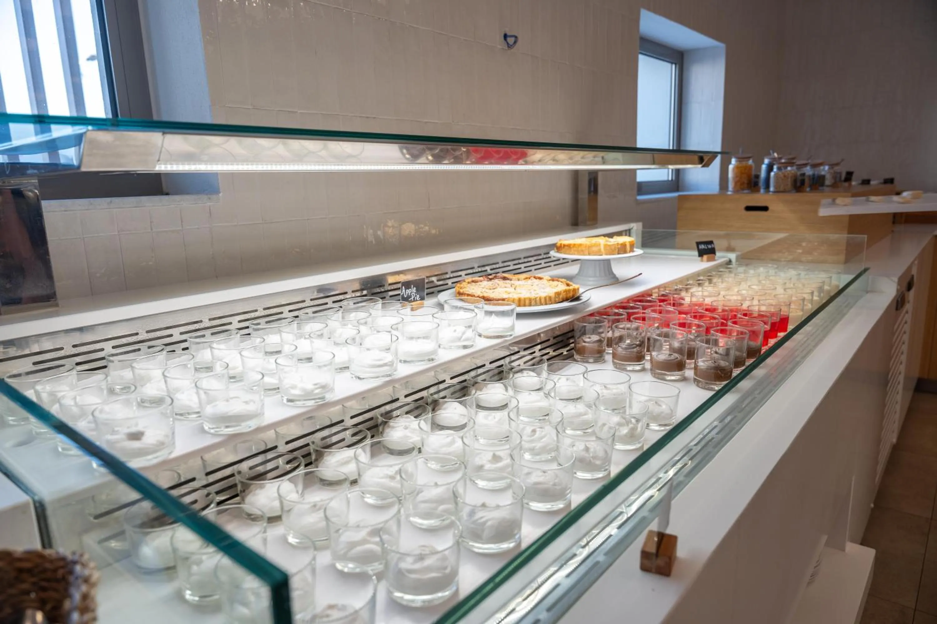 Restaurant/places to eat in Orion Hotel