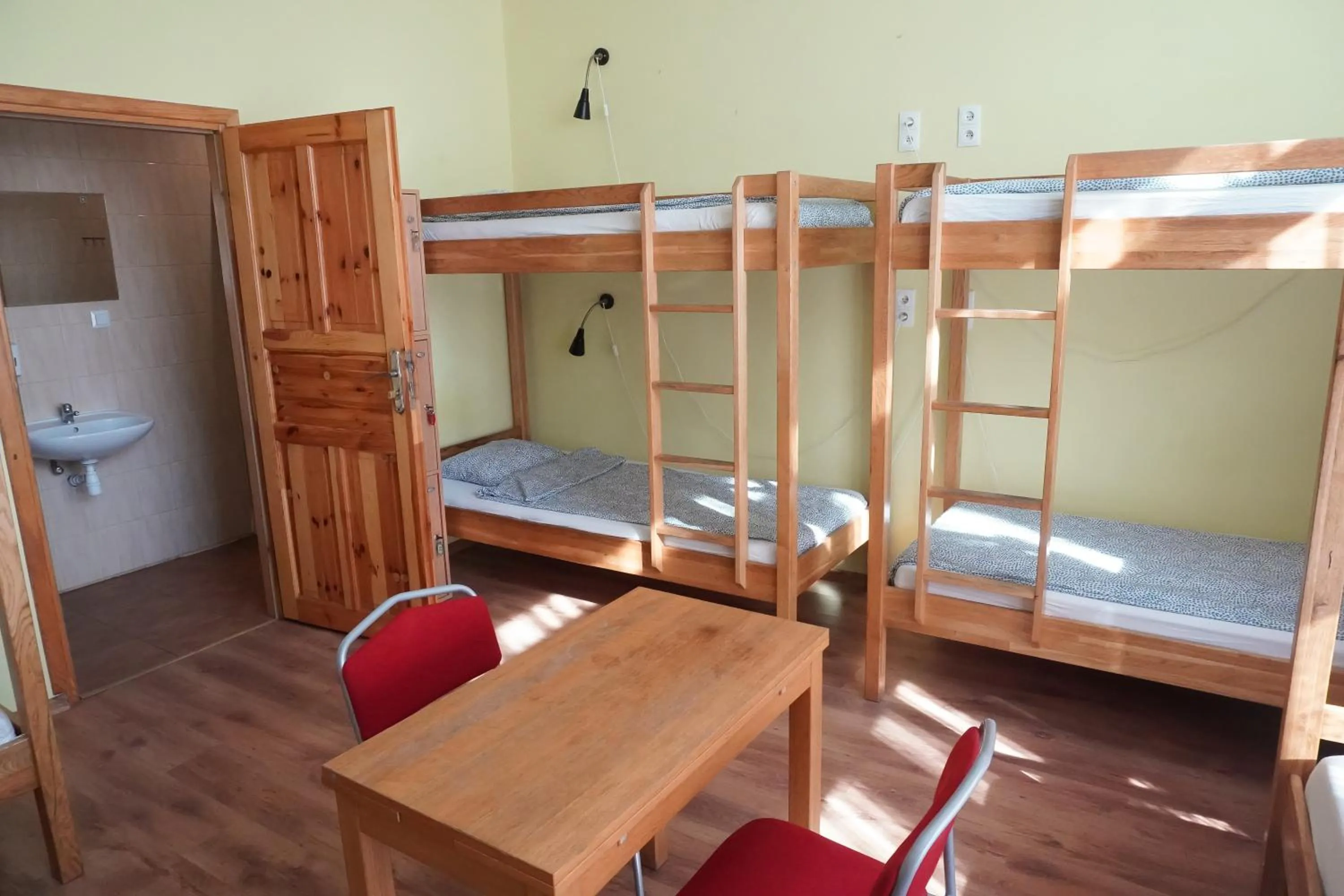 bunk bed, Bed in Hostel4u