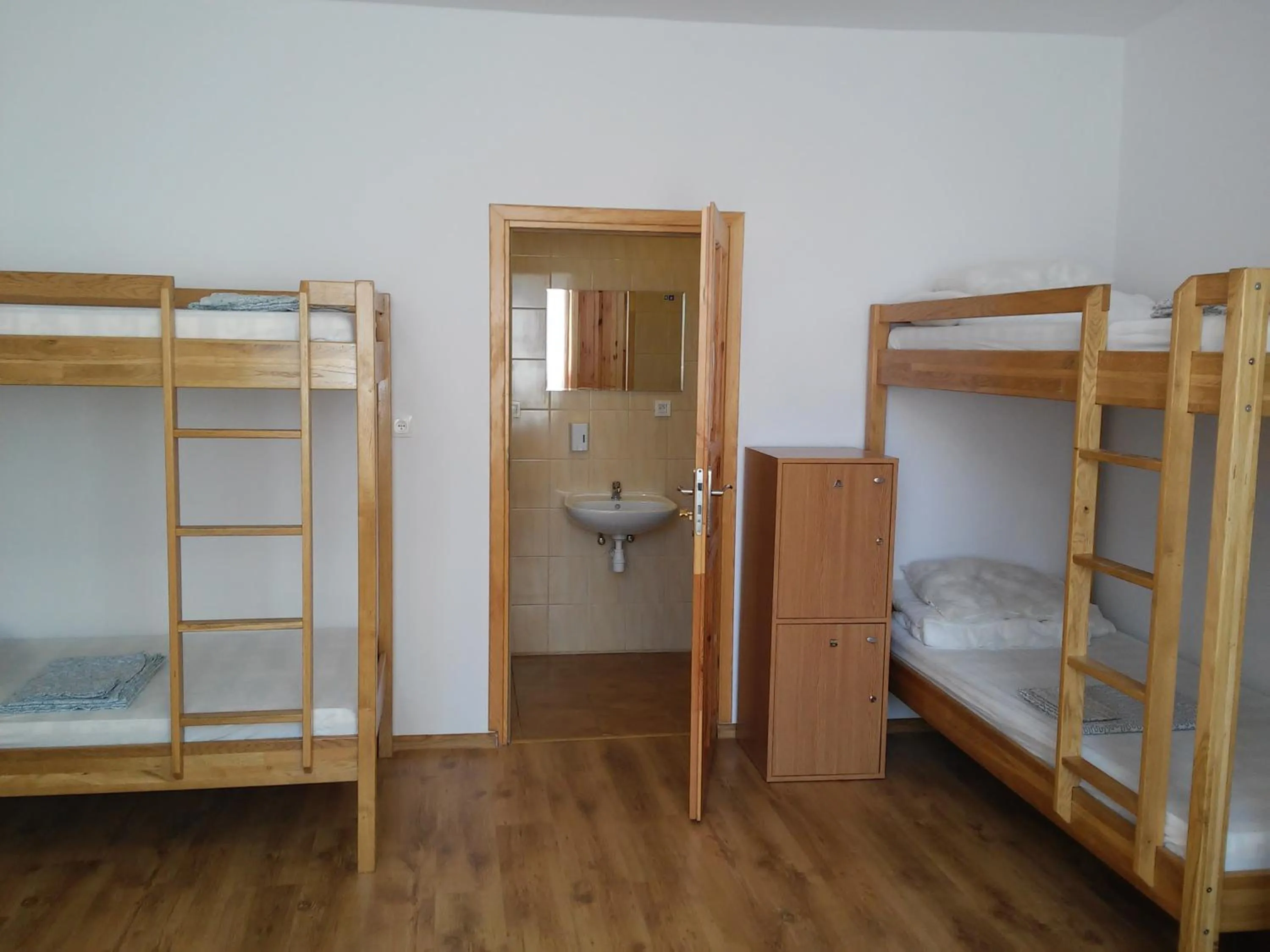 bunk bed, Bed in Hostel4u