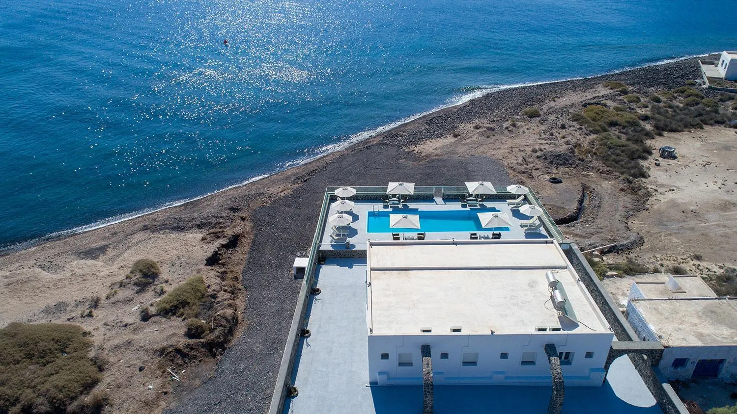 Beach in Thirassia Paradise Suites