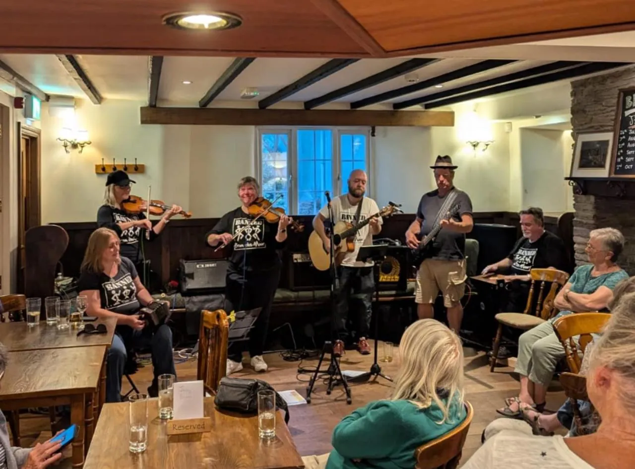 Evening entertainment in The Globe Inn