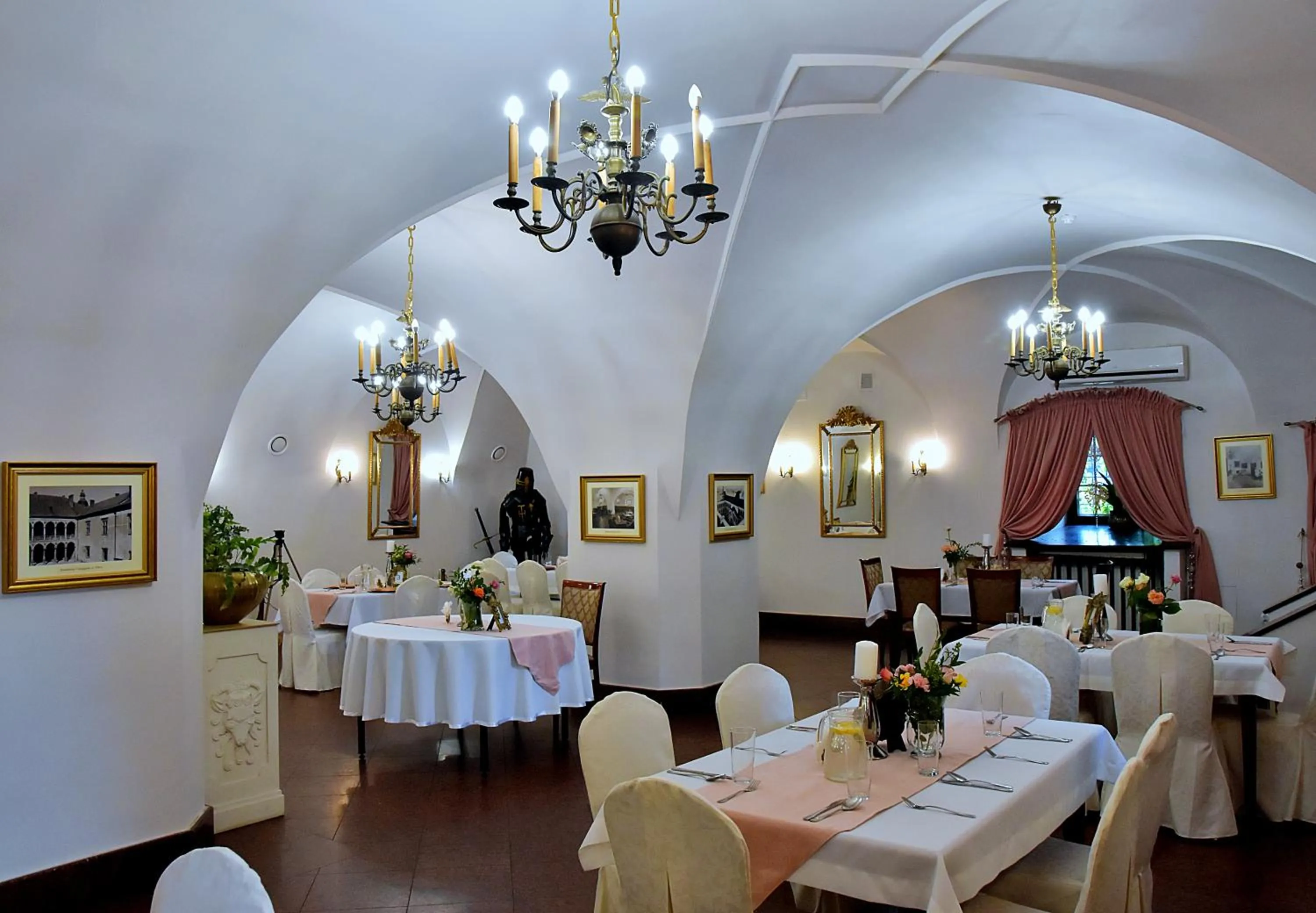 Restaurant/places to eat in Zamek w Baranowie Sandomierskim