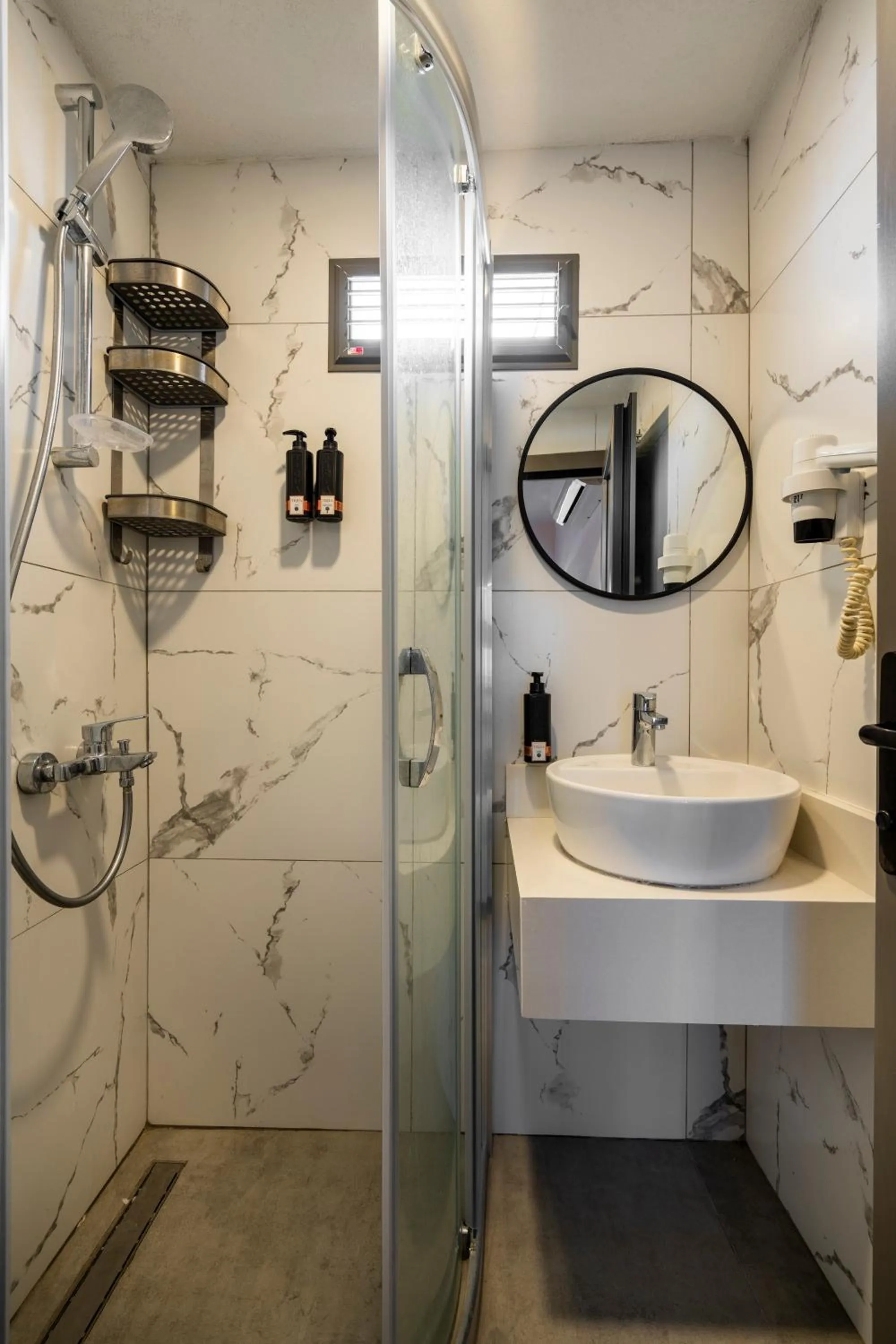 Bathroom in Daphnis Hotel