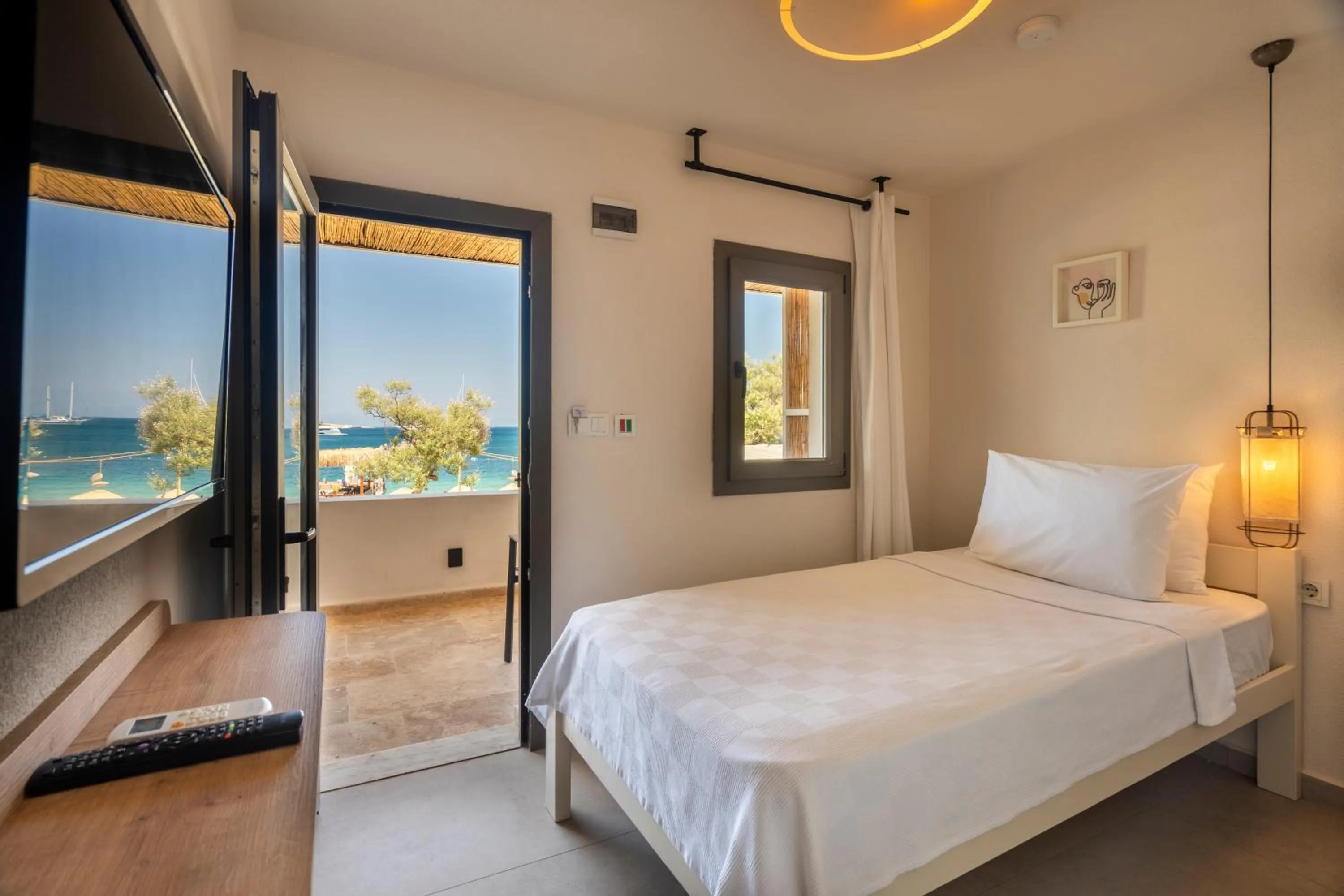 Photo of the whole room, Bed in Daphnis Hotel