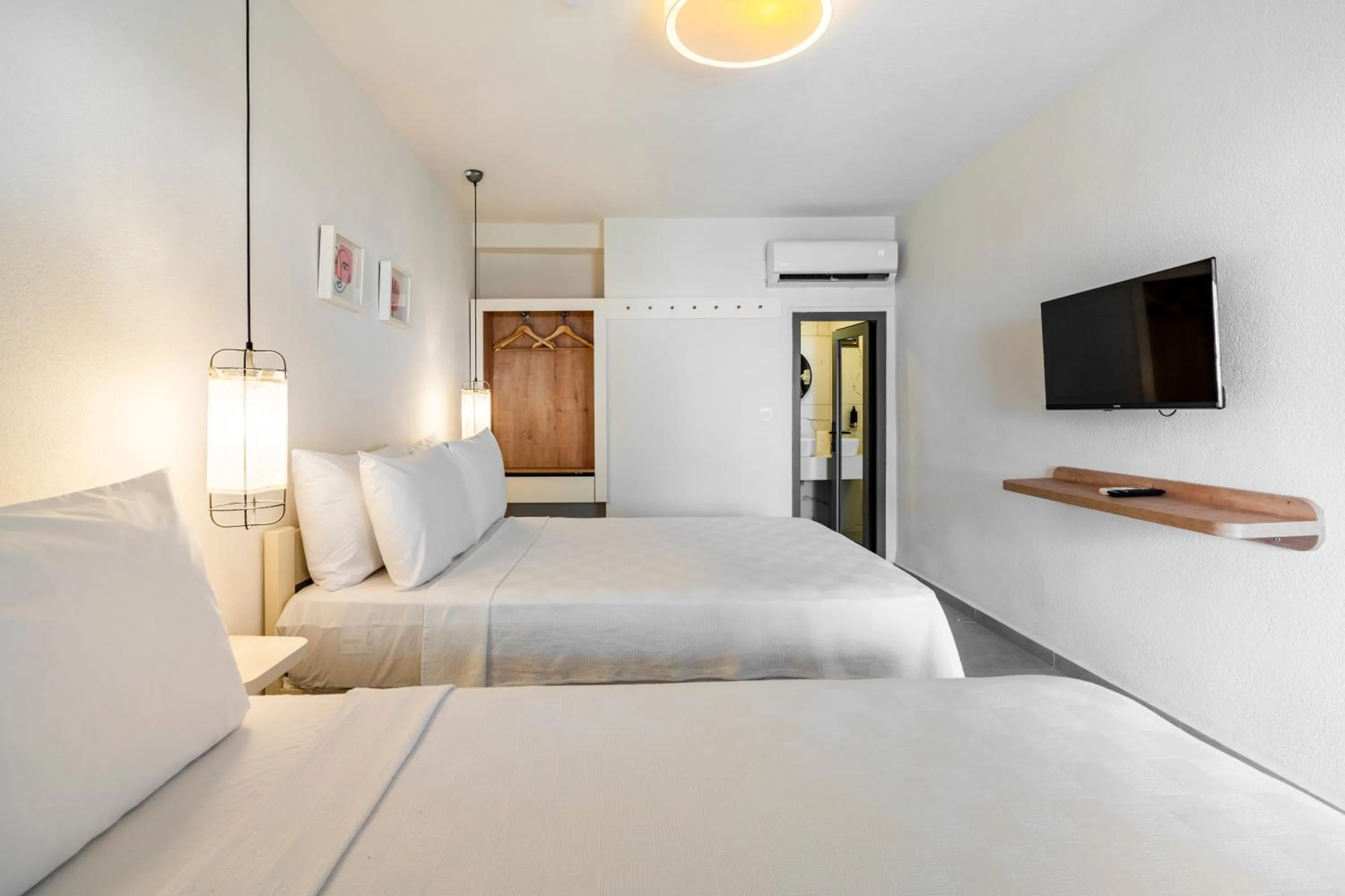 Photo of the whole room, Bed in Daphnis Hotel
