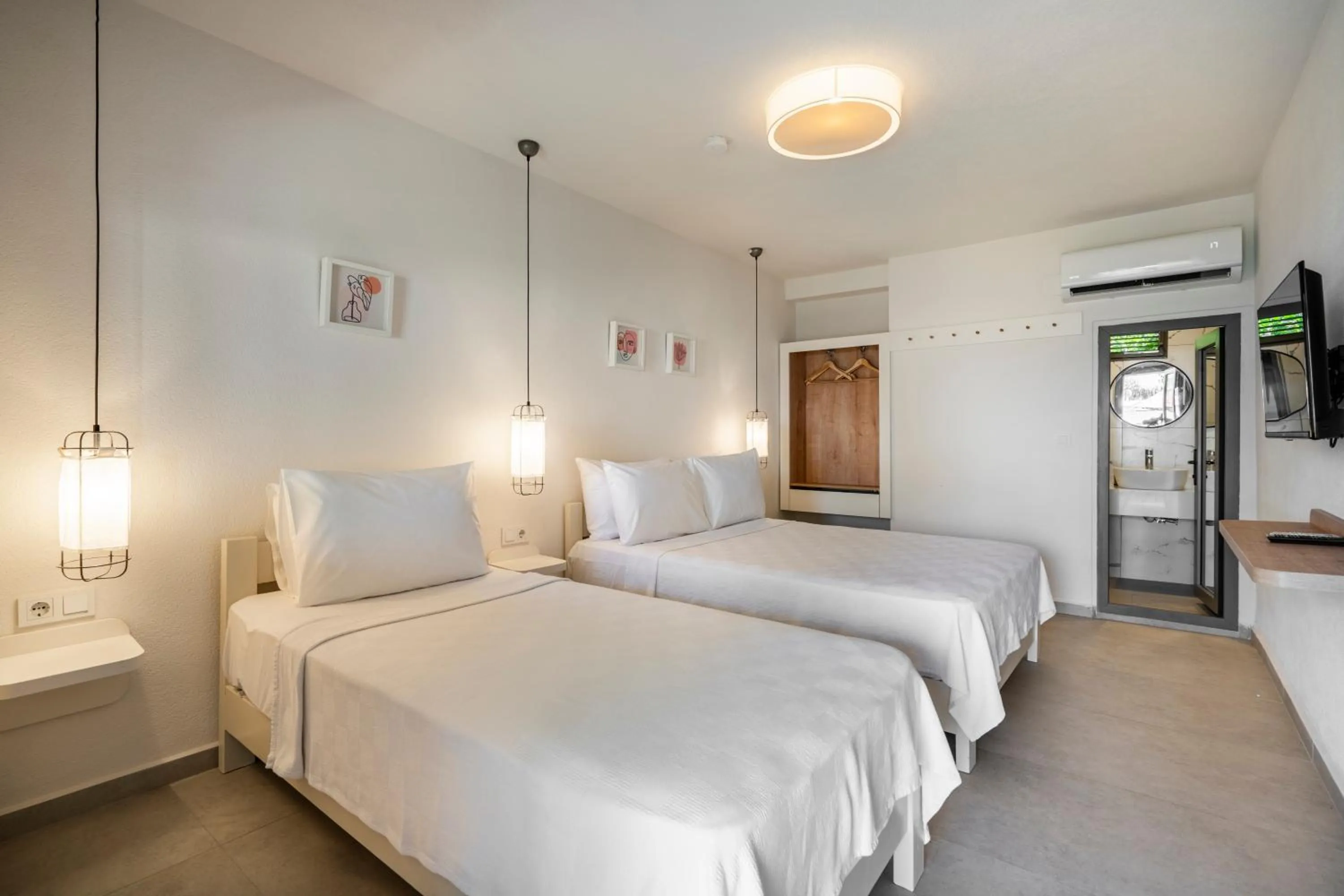 Photo of the whole room, Bed in Daphnis Hotel