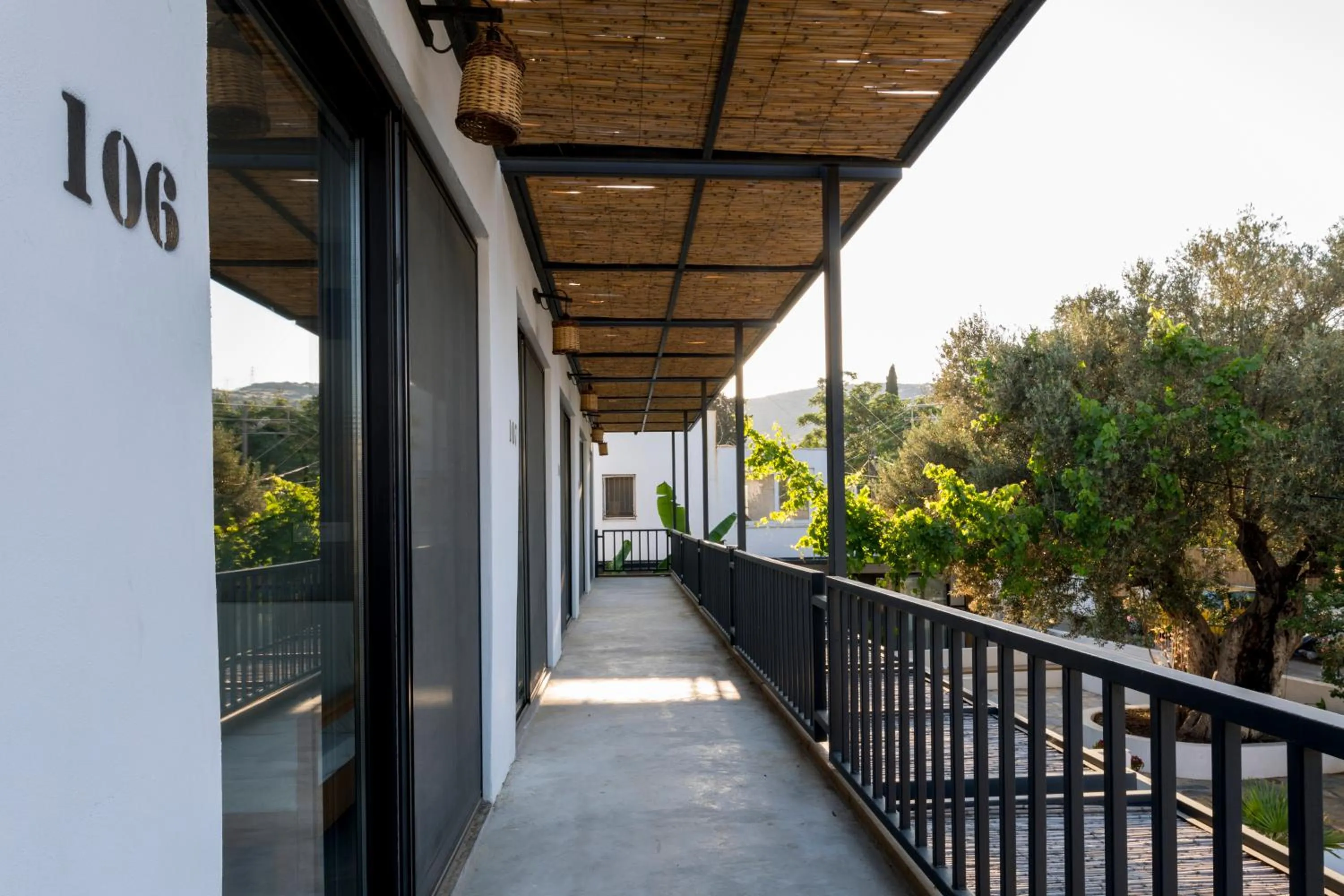 Facade/entrance in Daphnis Hotel