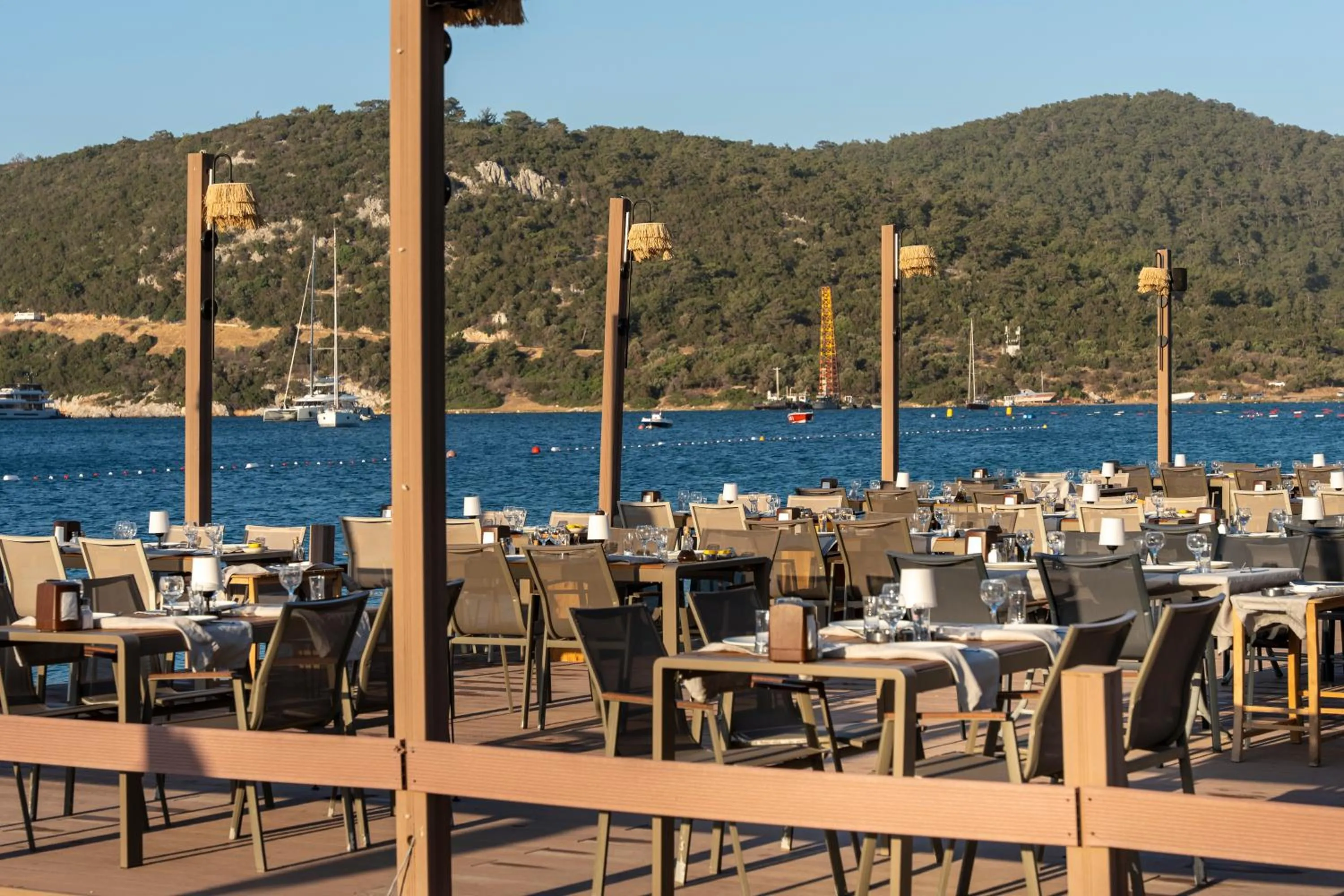 Restaurant/places to eat in Daphnis Hotel