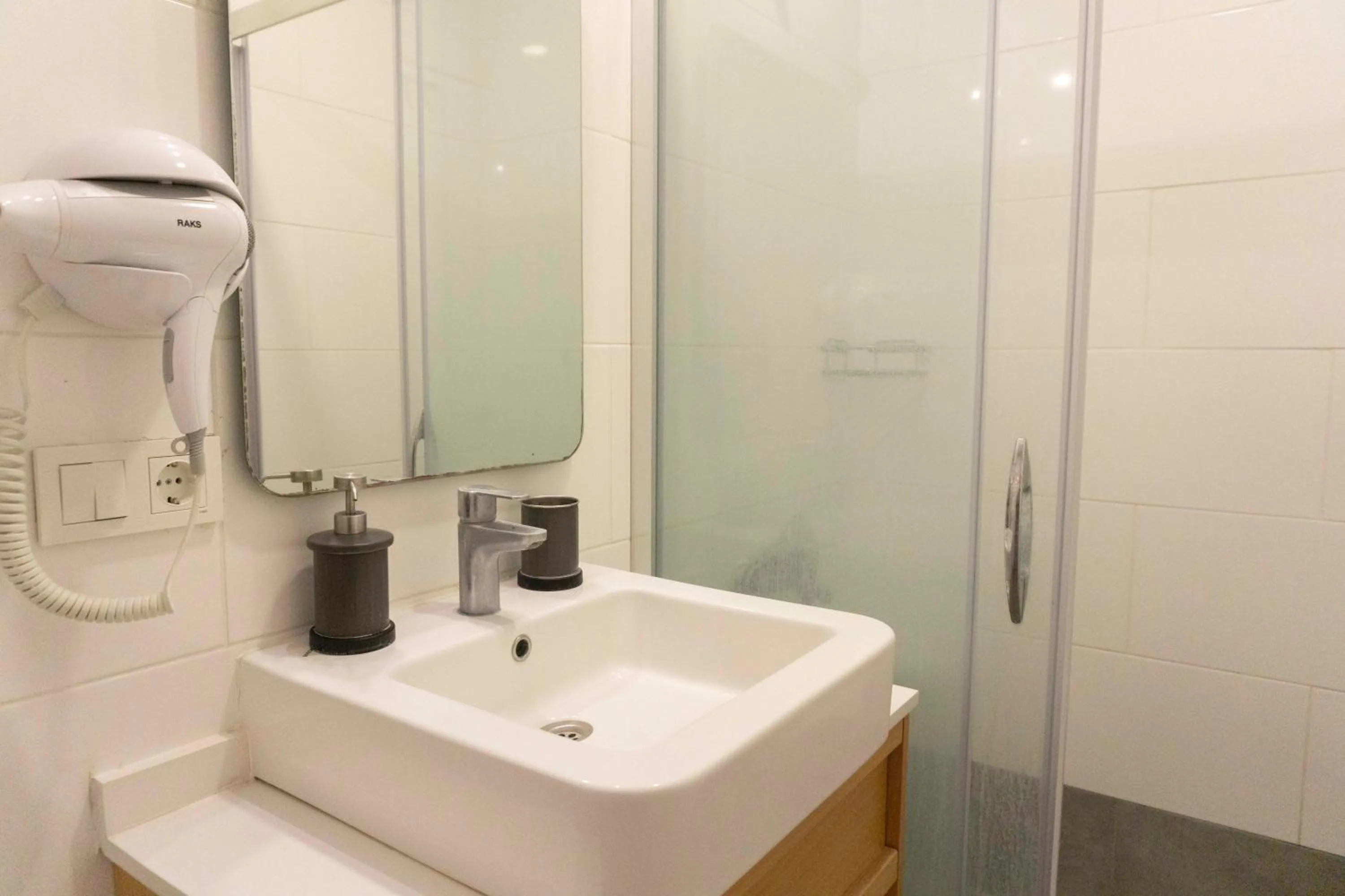 Shower in Daphnis Hotel