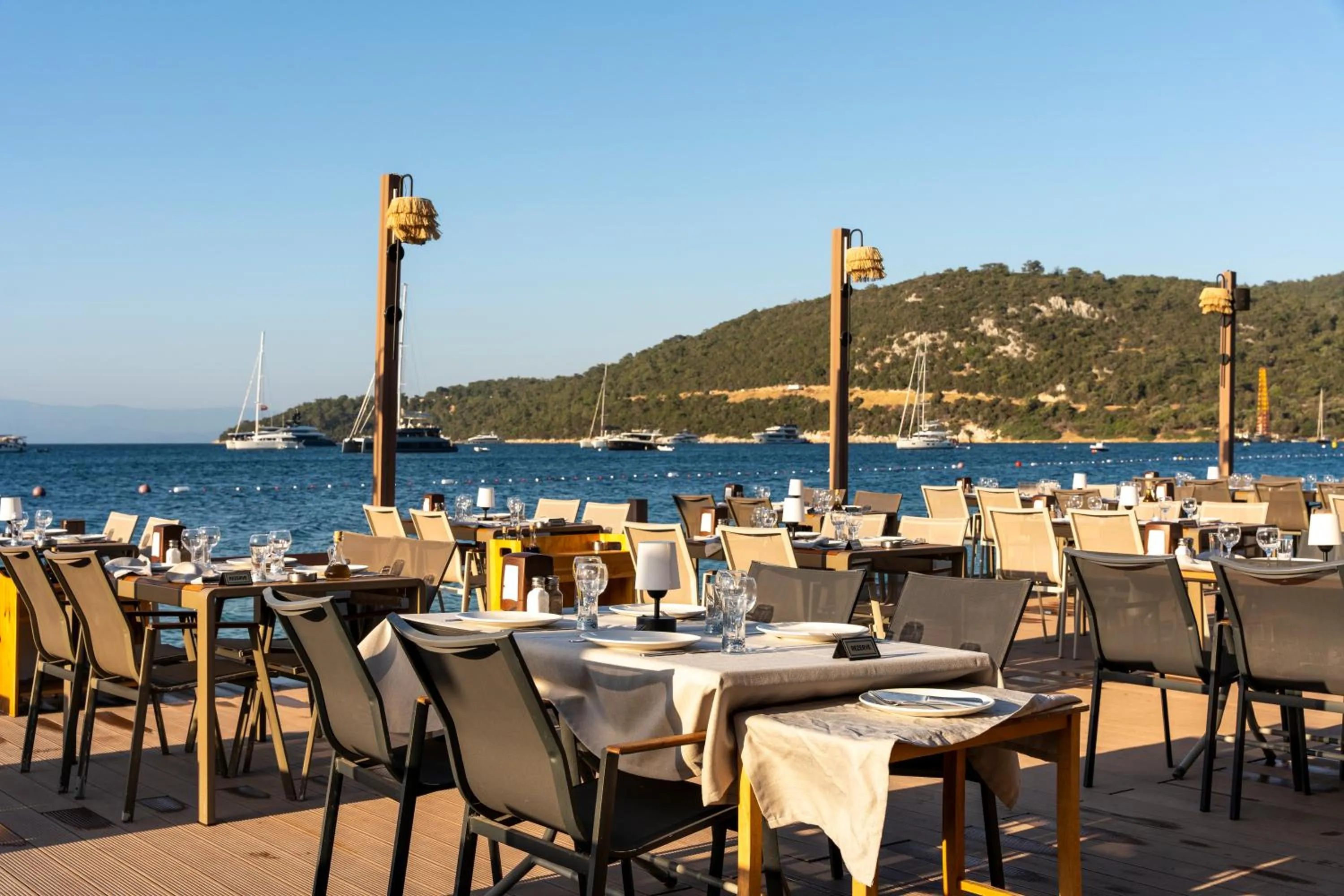 Restaurant/places to eat in Daphnis Hotel