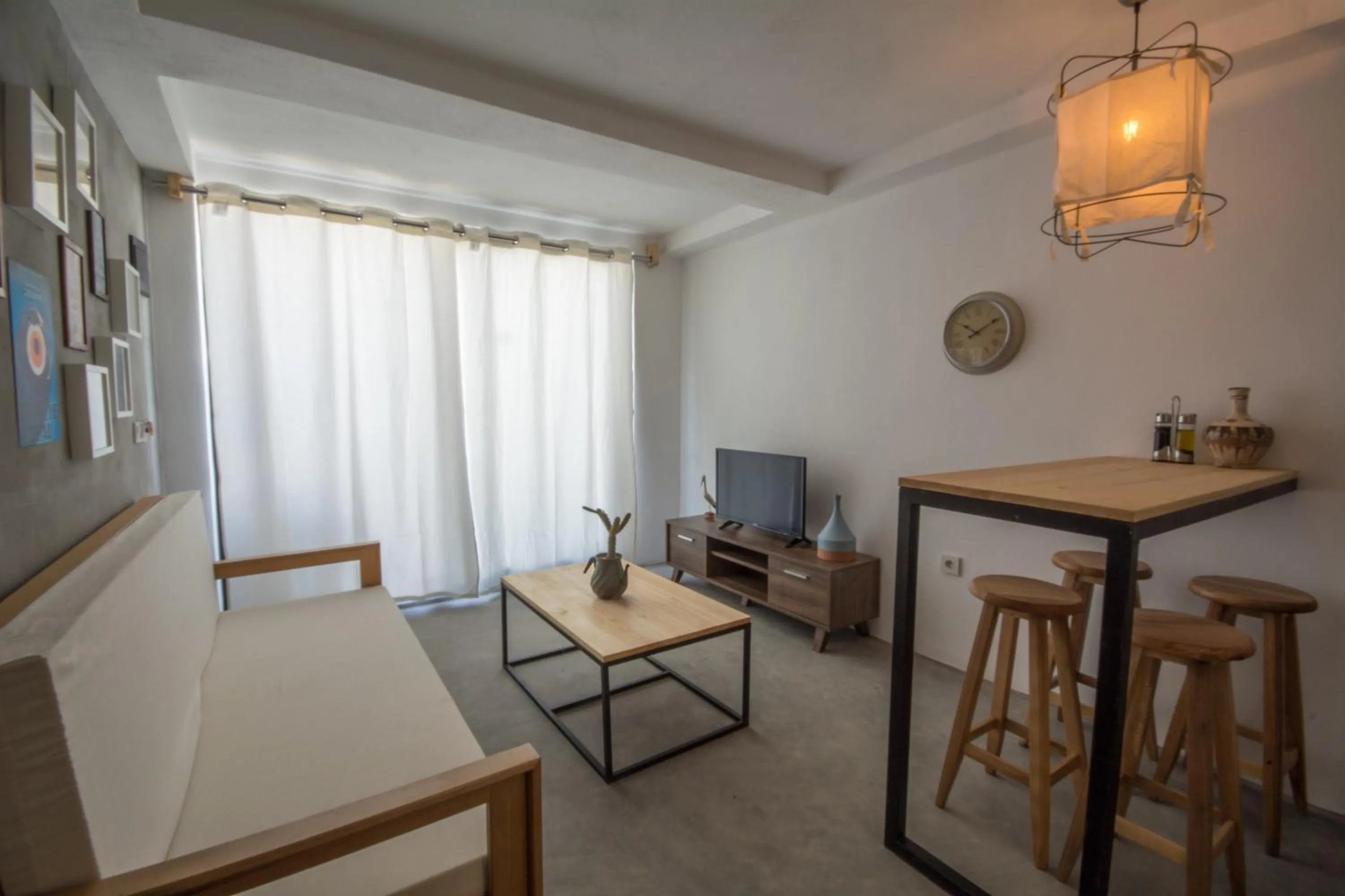 TV and multimedia in Daphnis Hotel