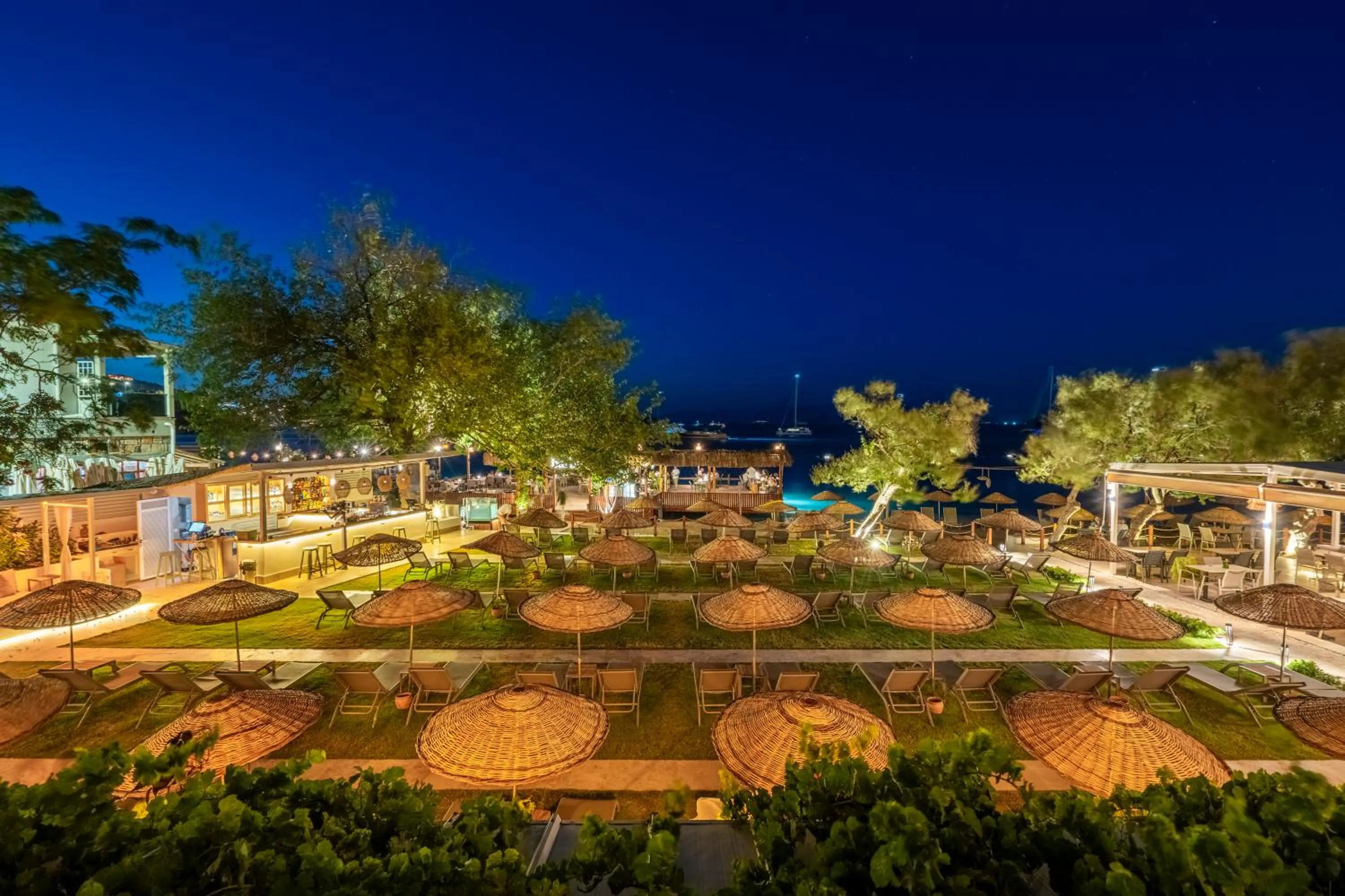 Night in Daphnis Hotel