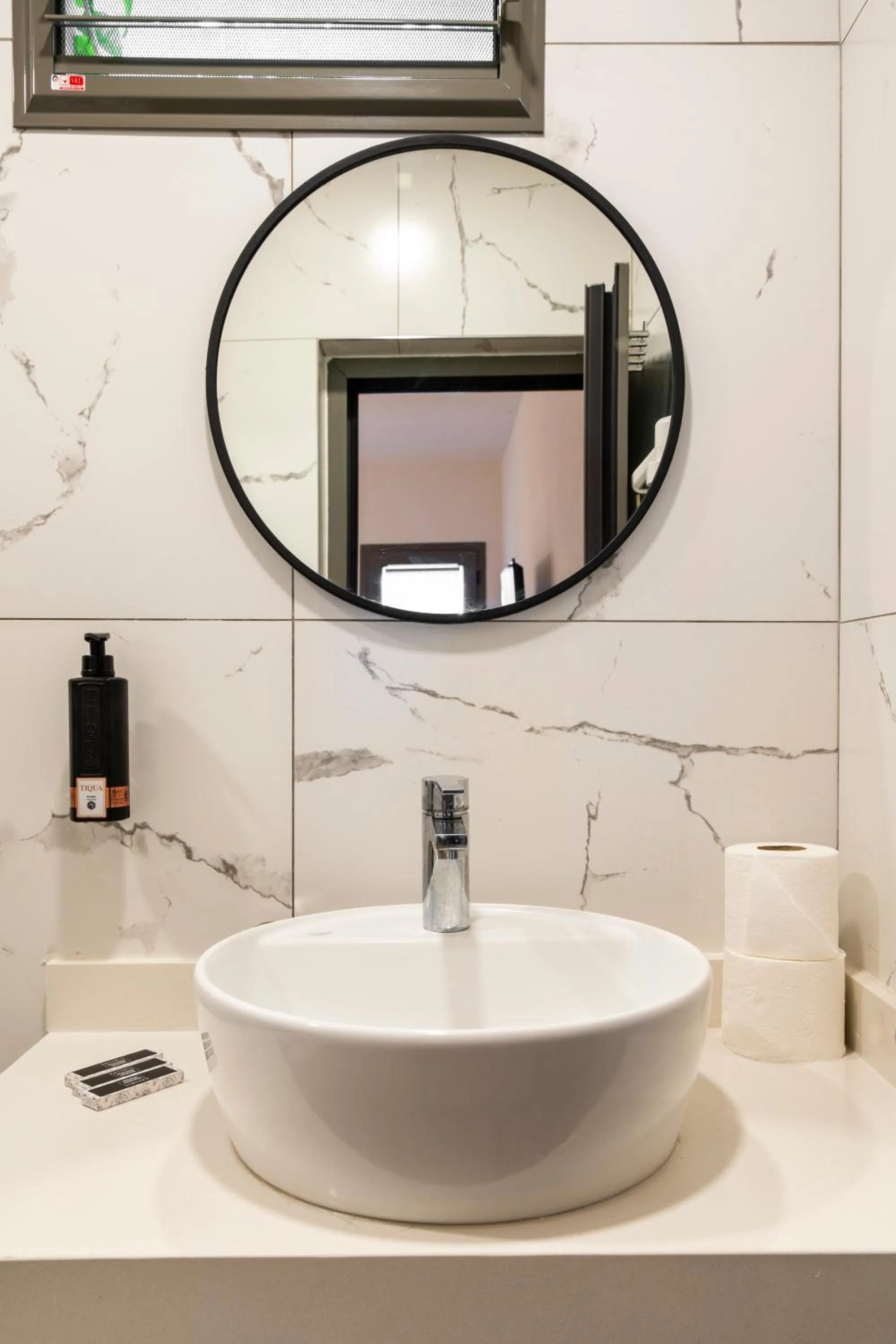 Bathroom in Daphnis Hotel