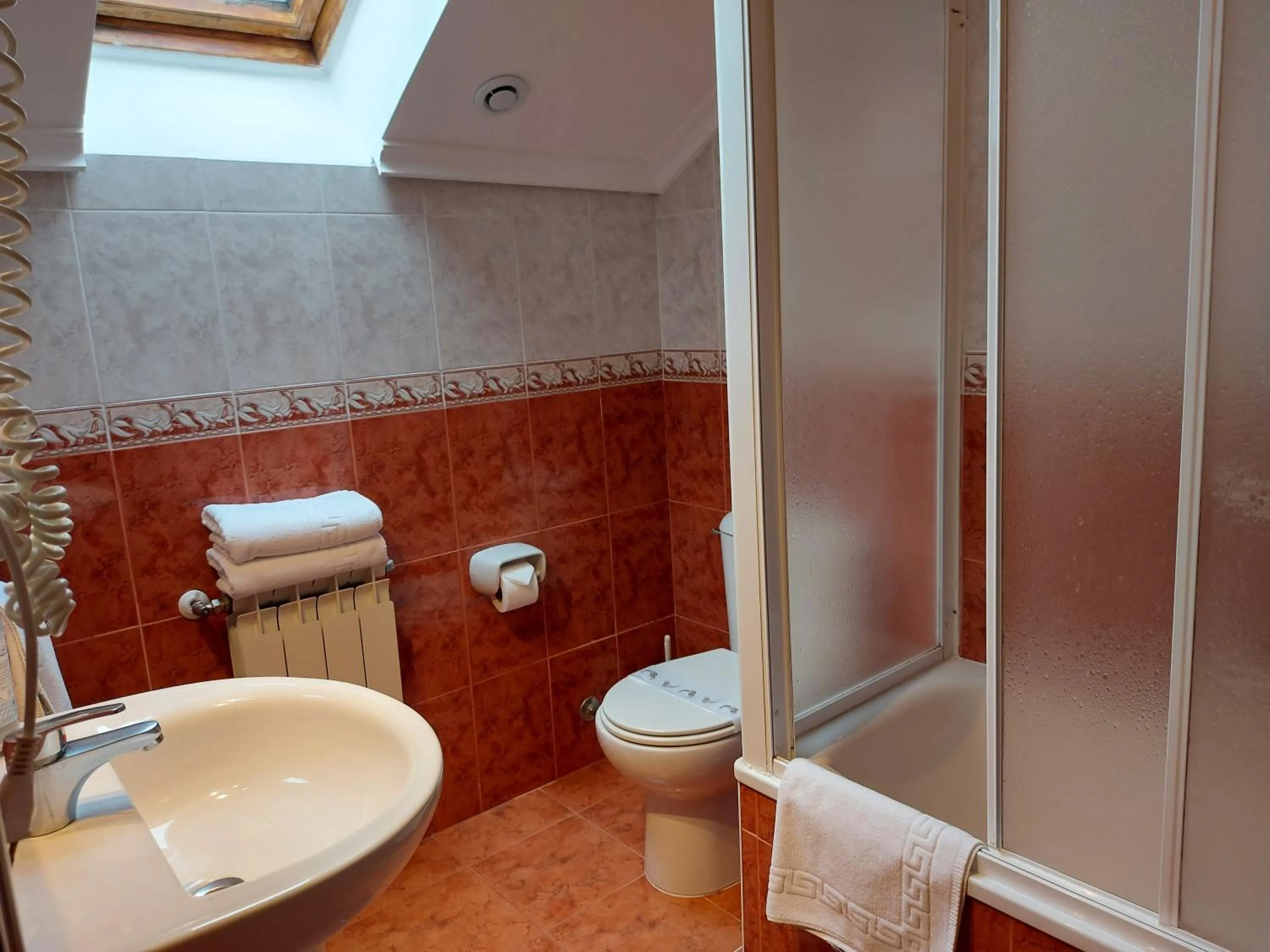 Bathroom in Hotel Rural Entremontes
