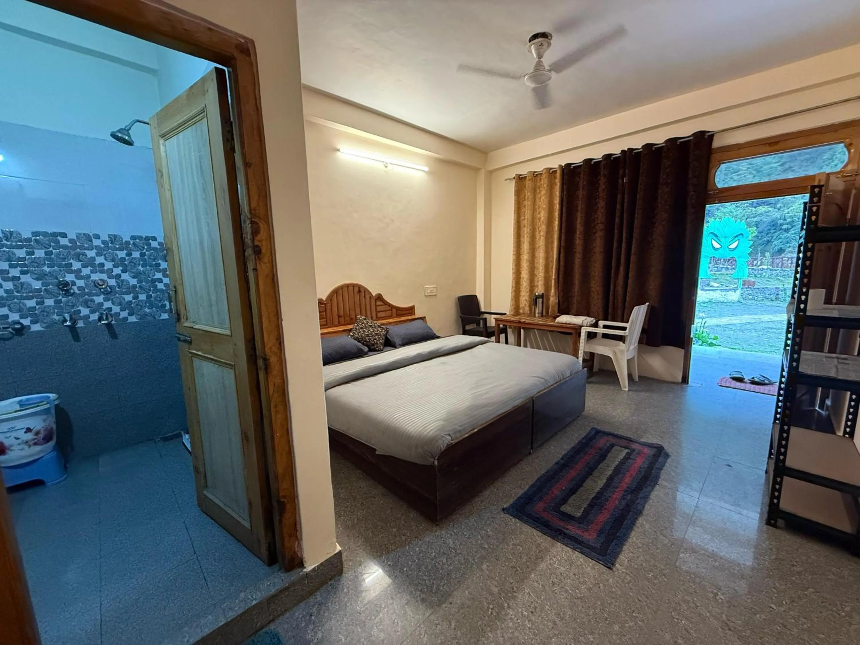 Bedroom, Bed in Flipsyde Retreat
