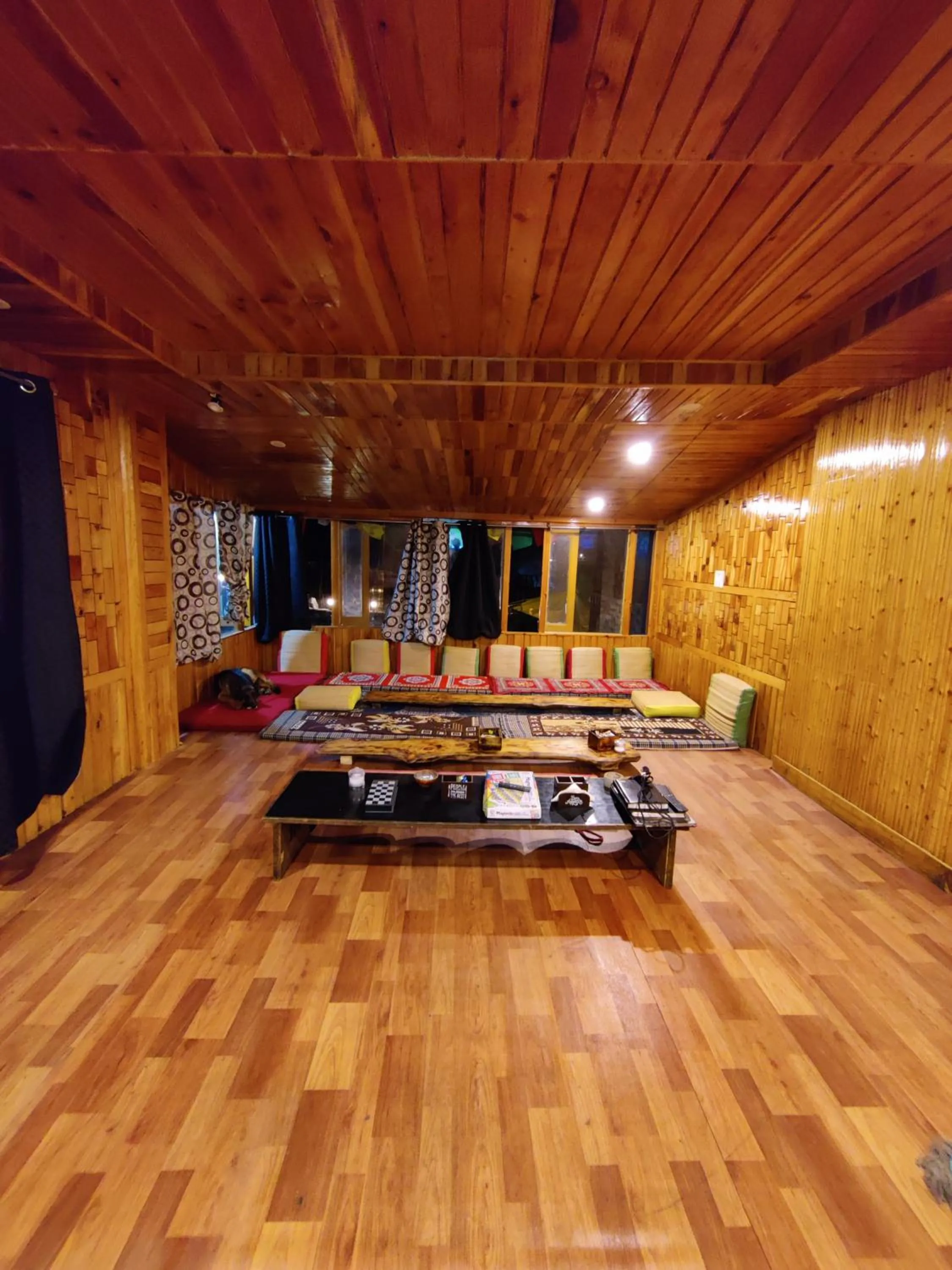Communal lounge/ TV room in Flipsyde Retreat
