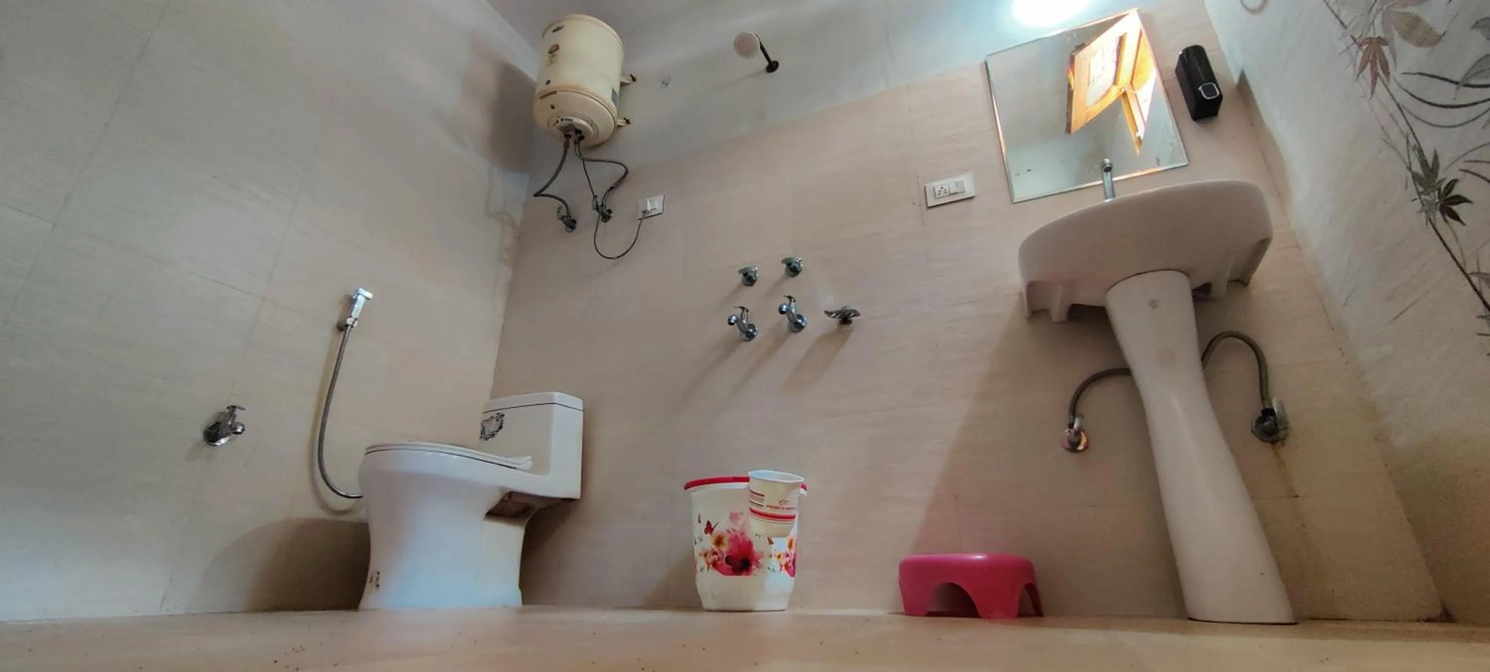 Shower in Flipsyde Retreat