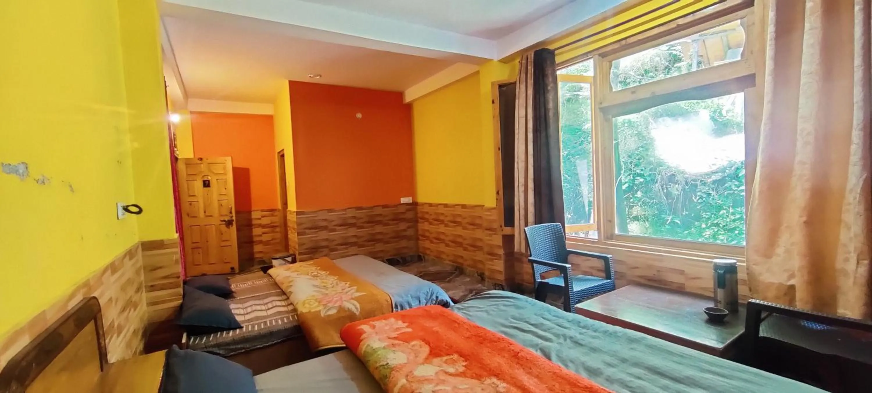 Bedroom, Bed in Flipsyde Retreat