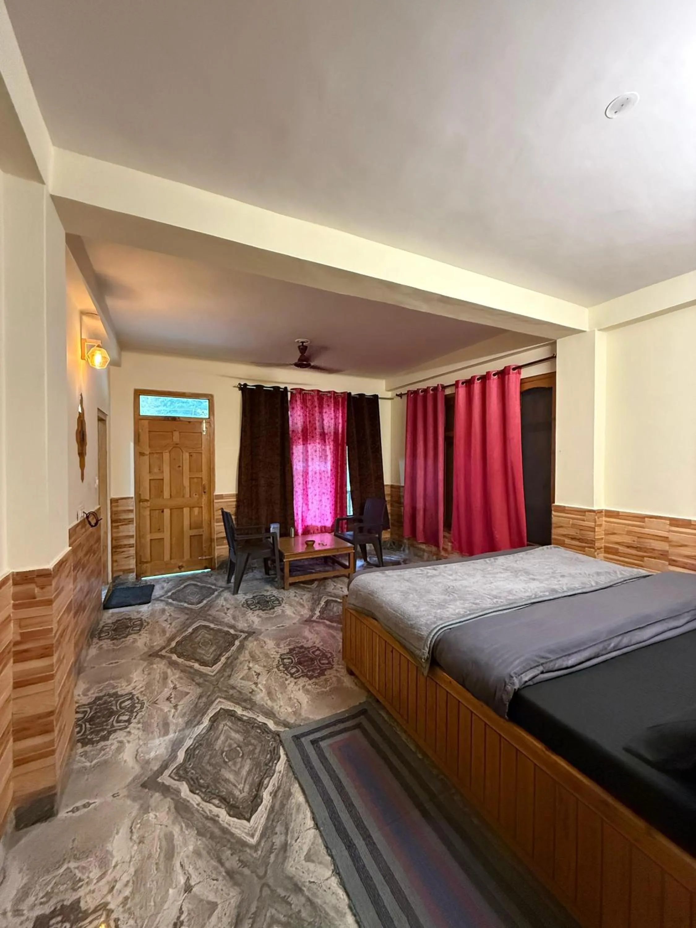 Photo of the whole room, Bed in Flipsyde Retreat
