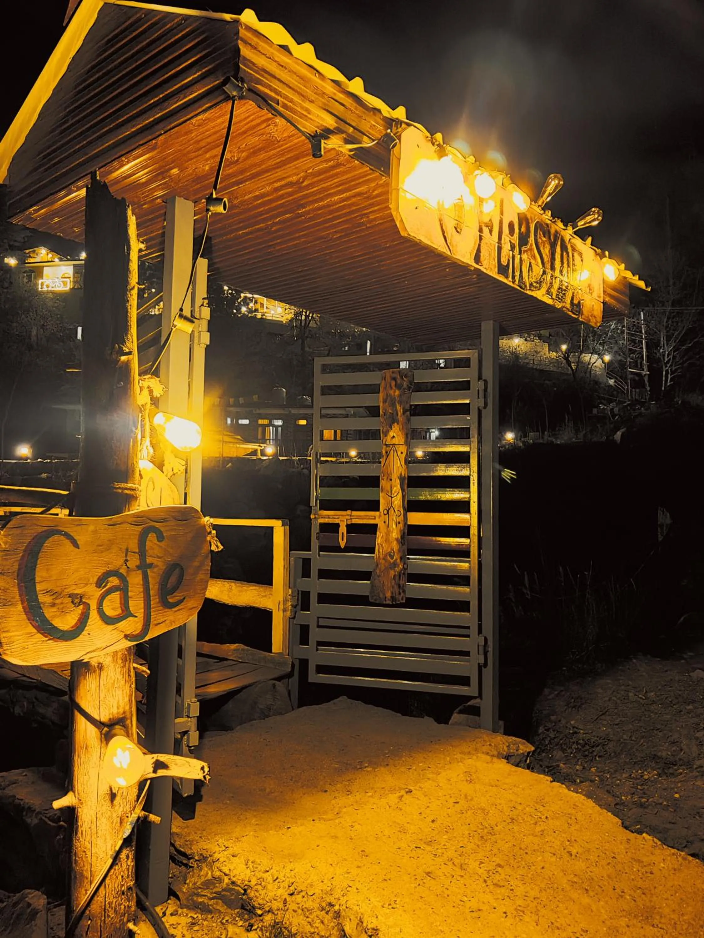 Night in Flipsyde Retreat
