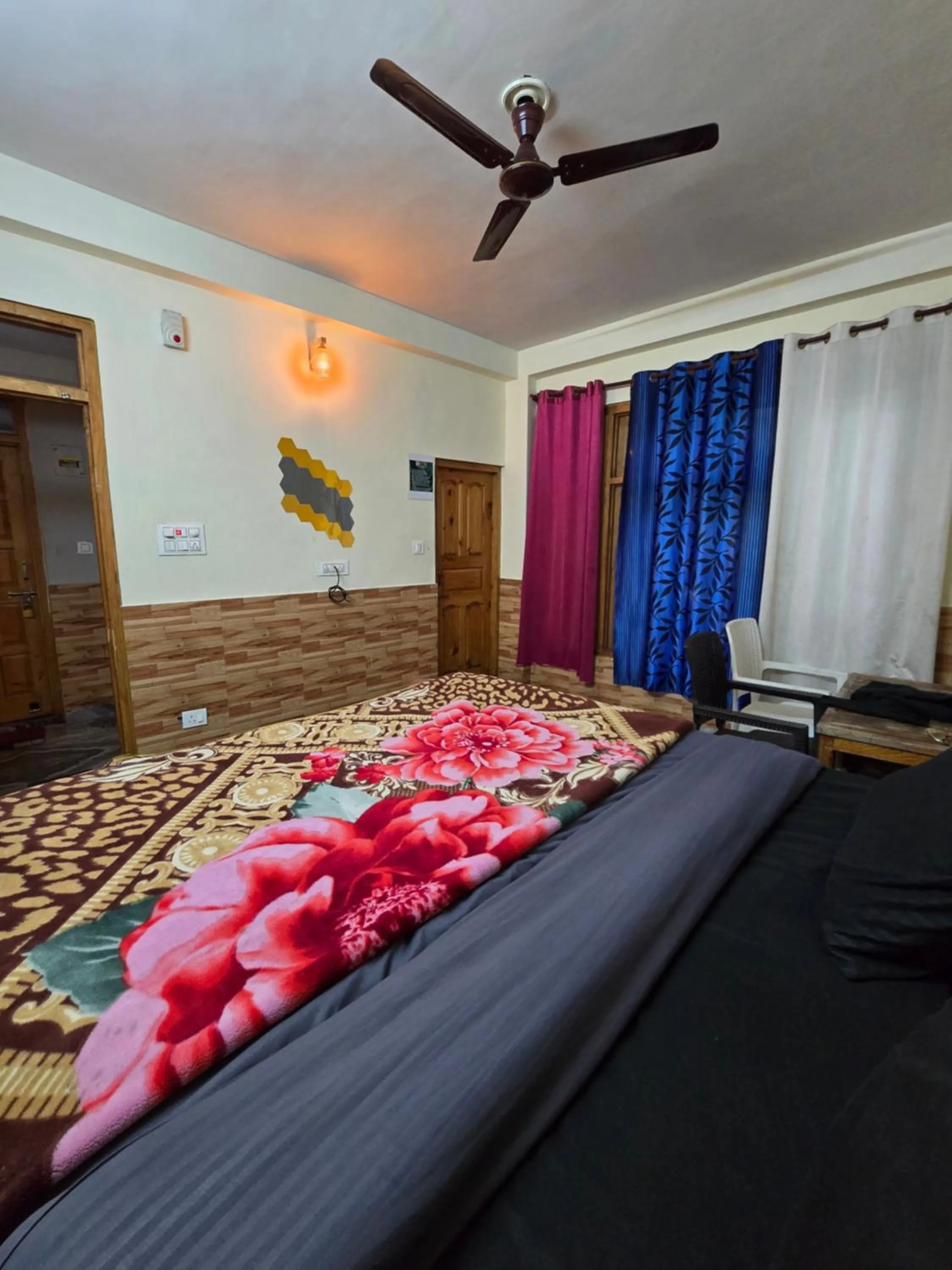 Bedroom, Bed in Flipsyde Retreat