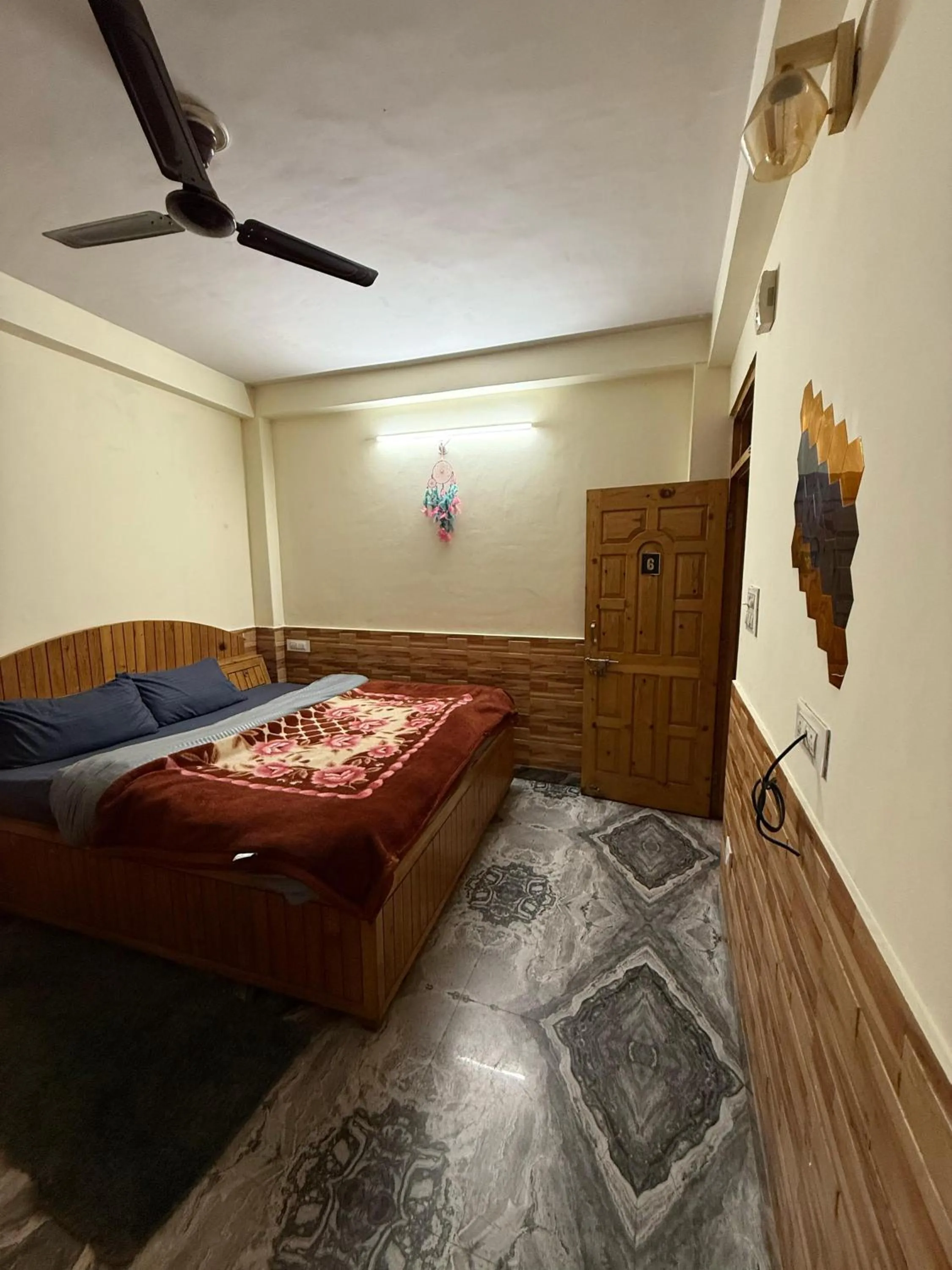 Photo of the whole room, Bed in Flipsyde Retreat
