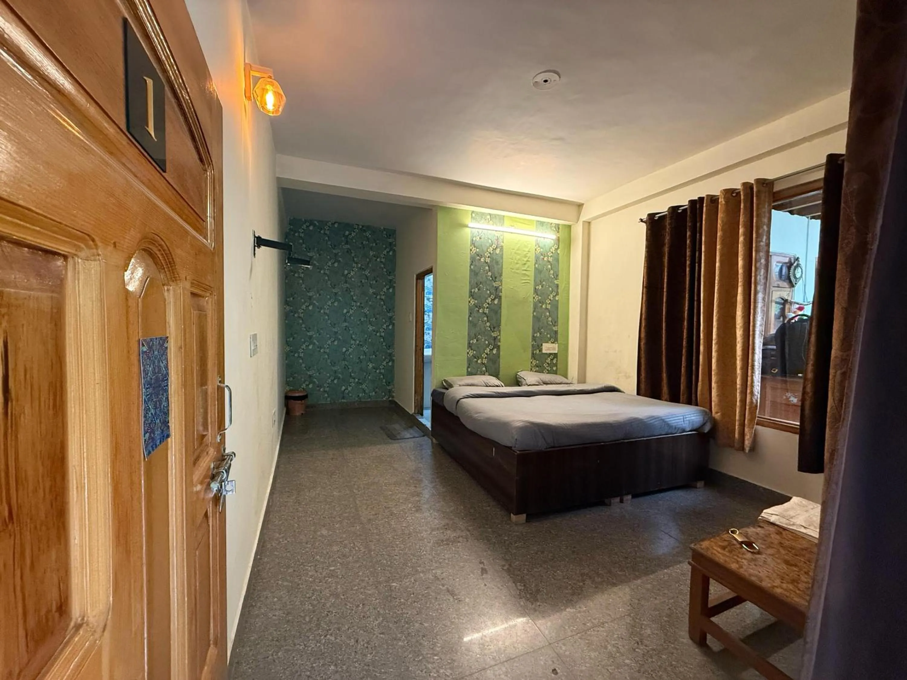 Photo of the whole room, Bed in Flipsyde Retreat
