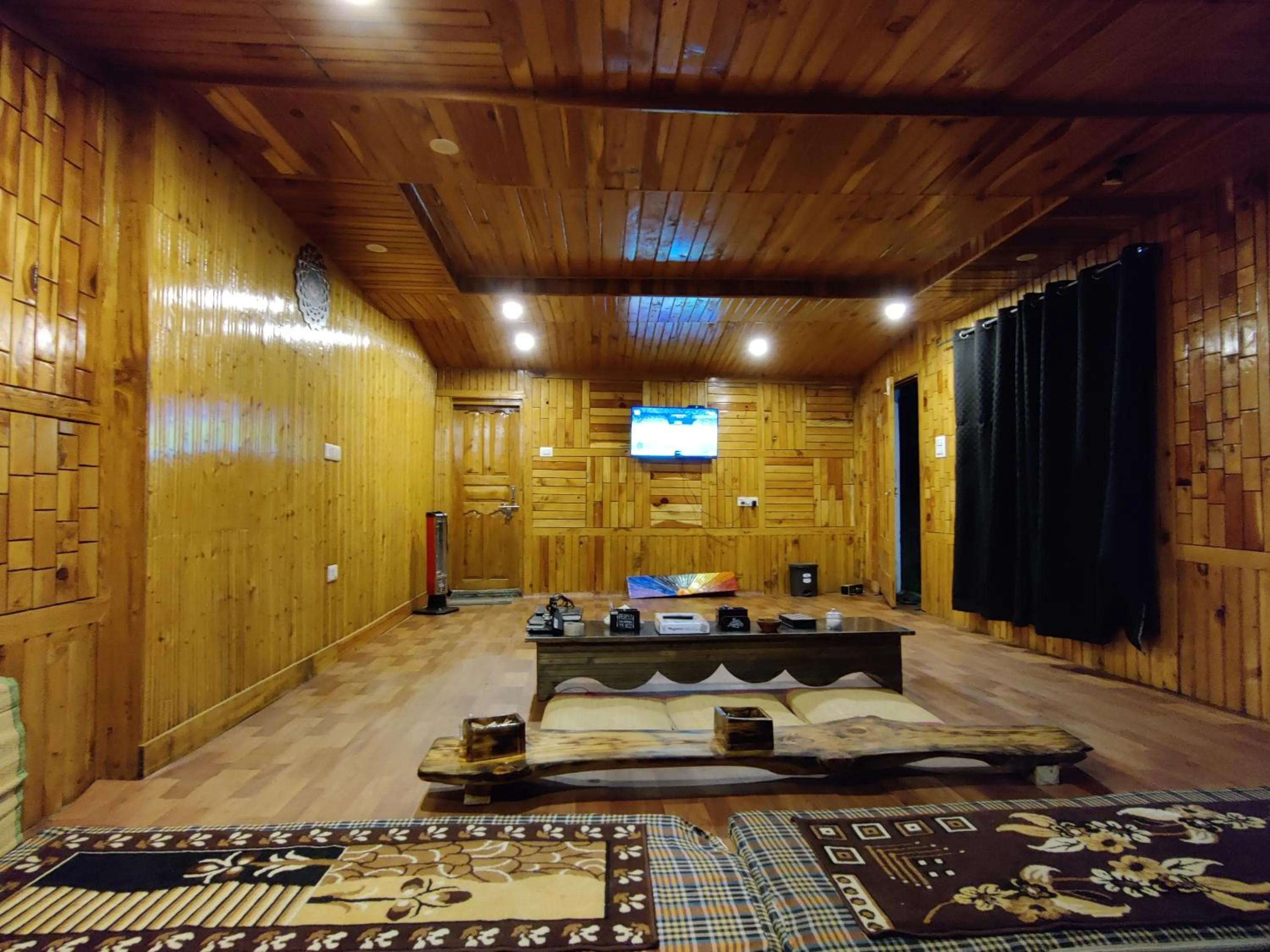 TV and multimedia in Flipsyde Retreat