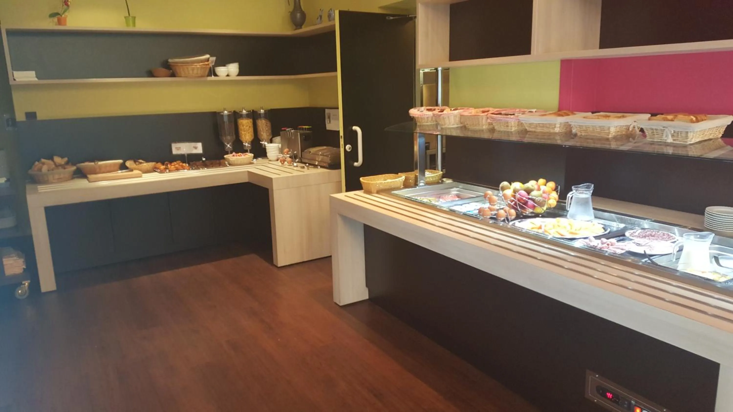 Breakfast in Kyriad Bourg En Bresse